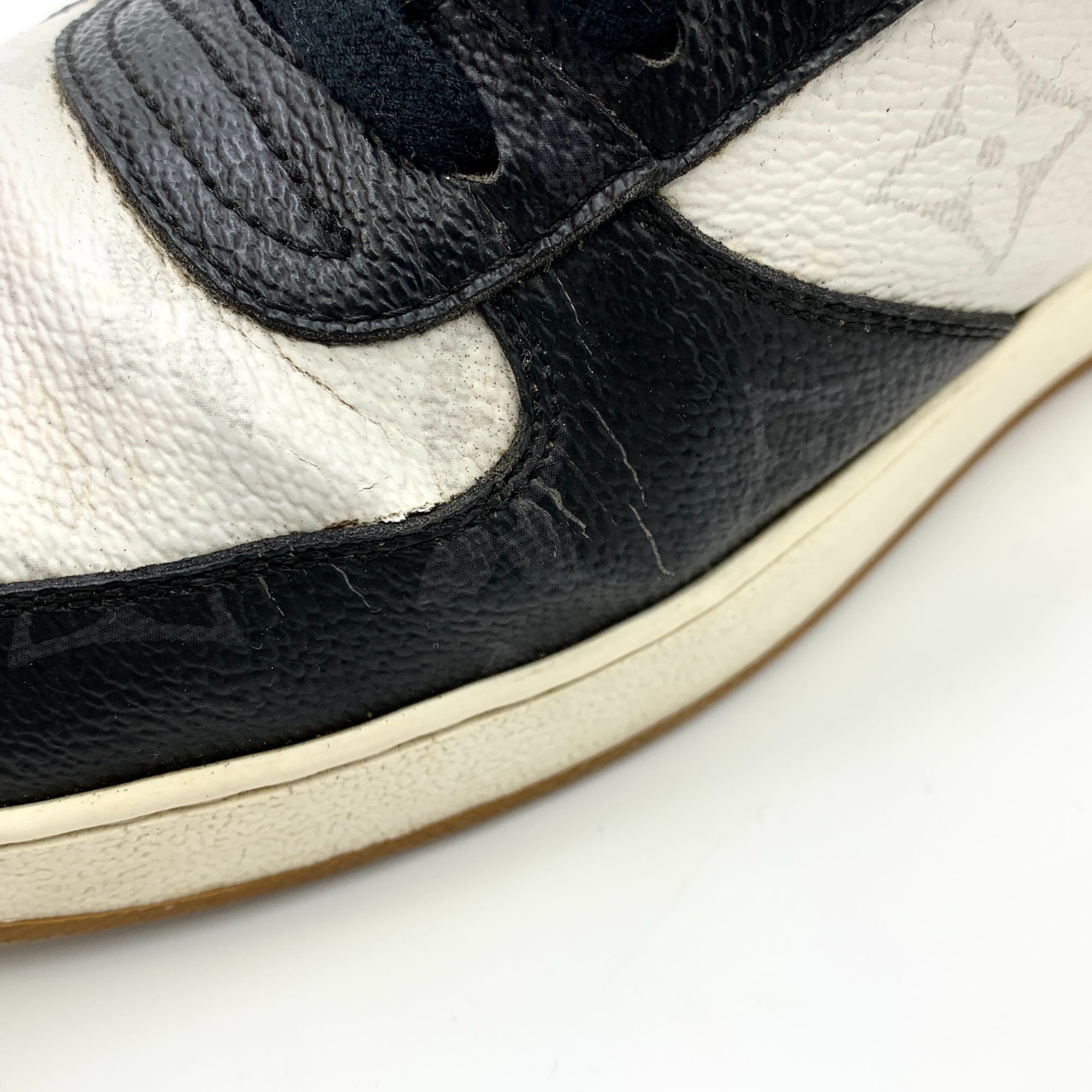 Louis Vuitton Louis Vuitton Monogram High-Top Sneakers Black/Brown Size US 7 / EU 40 - 9 Thumbnail