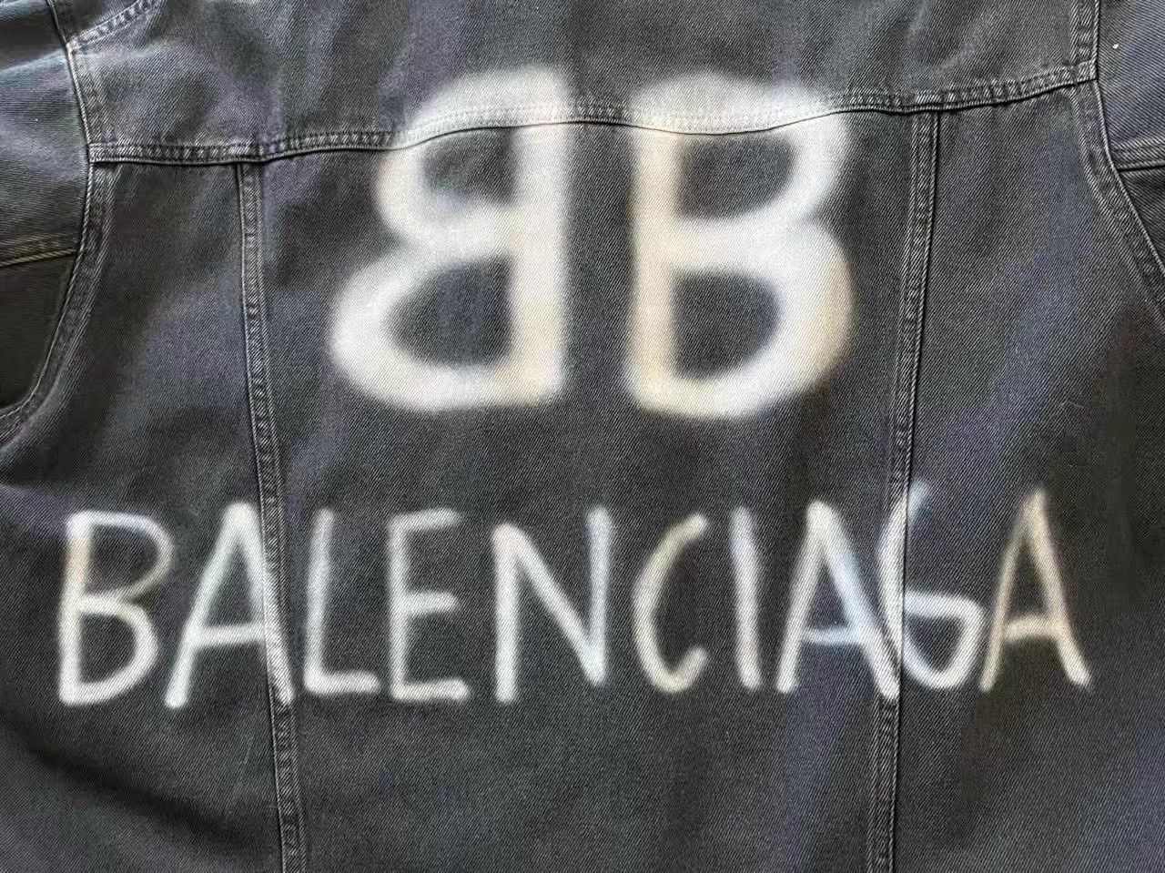 Balenciaga Balenciaga spray-painted logo denim jacket Size US S / EU 44-46 / 1 - 3 Thumbnail