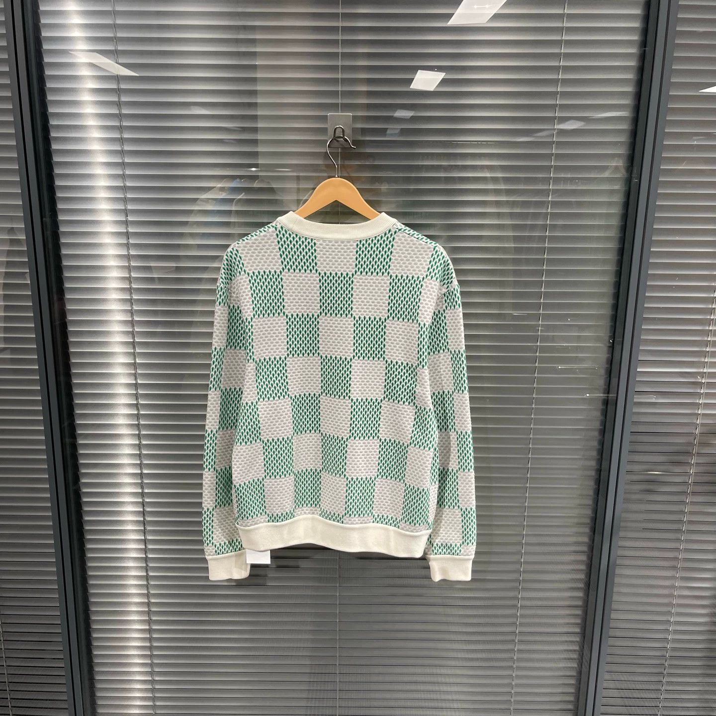 Louis Vuitton Louis Vuitton White Green Monogram Crewneck S Size US S / EU 44-46 / 1 - 2 Thumbnail