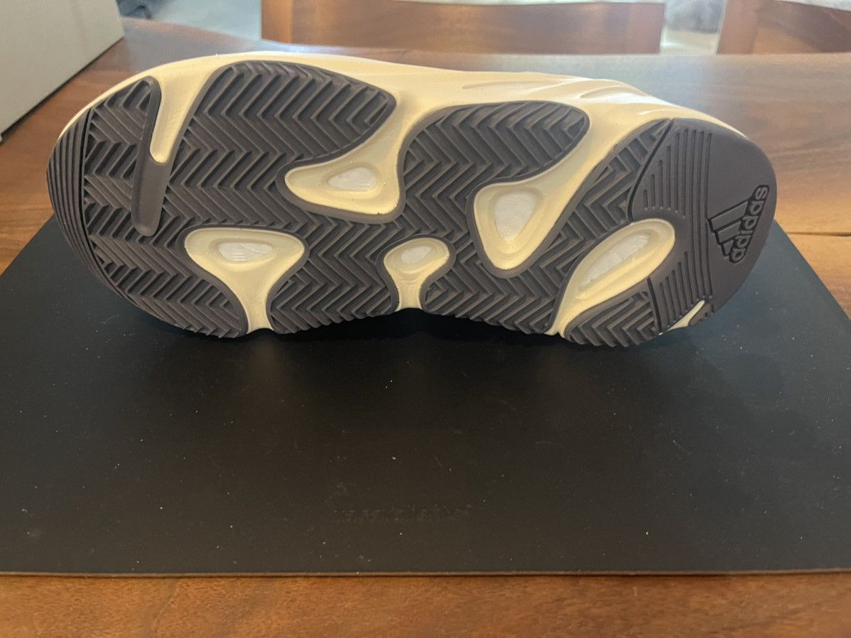 Yeezy Yeezy Boost 700 Salt DS 9.5 w/ Box & Tags Size US 9.5 / EU 42-43 - 7 Thumbnail