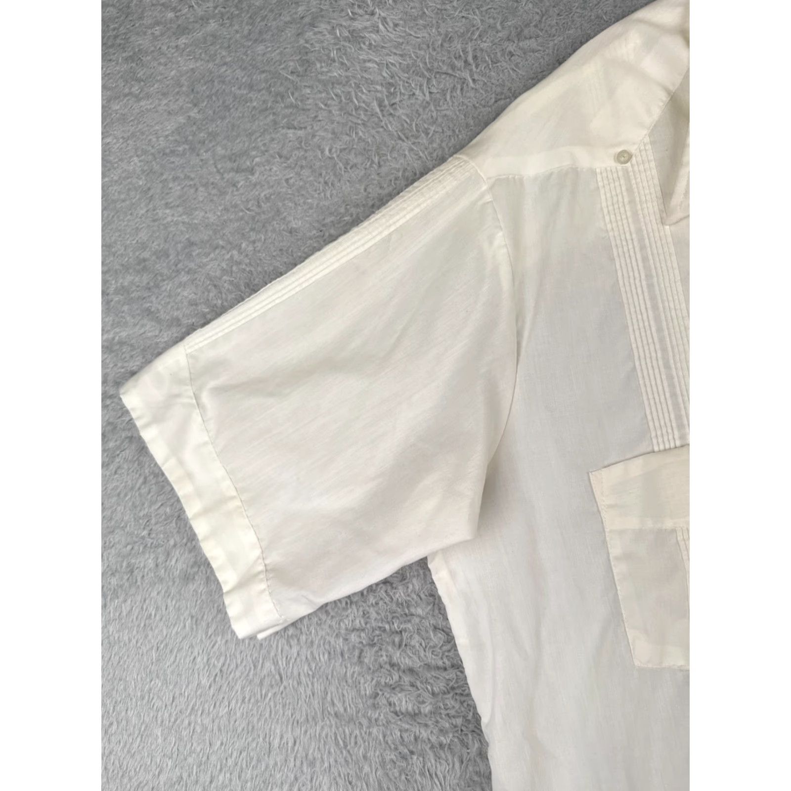 Vintage Guayabera Bolivar Shirt Adult 17.5 White Polyester Blend Cotton 4 Pocket Button-Up Short Sleeve Casual Beach Classic Mens Size US XL / EU 56 / 4 - 3 Thumbnail