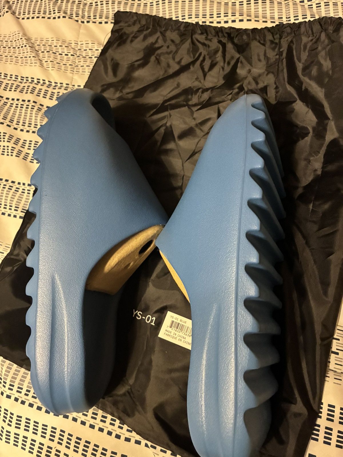 Yeezy Yeezy Slides Blue DEADSTOCK Size US 13 / EU 46 - 2 Thumbnail