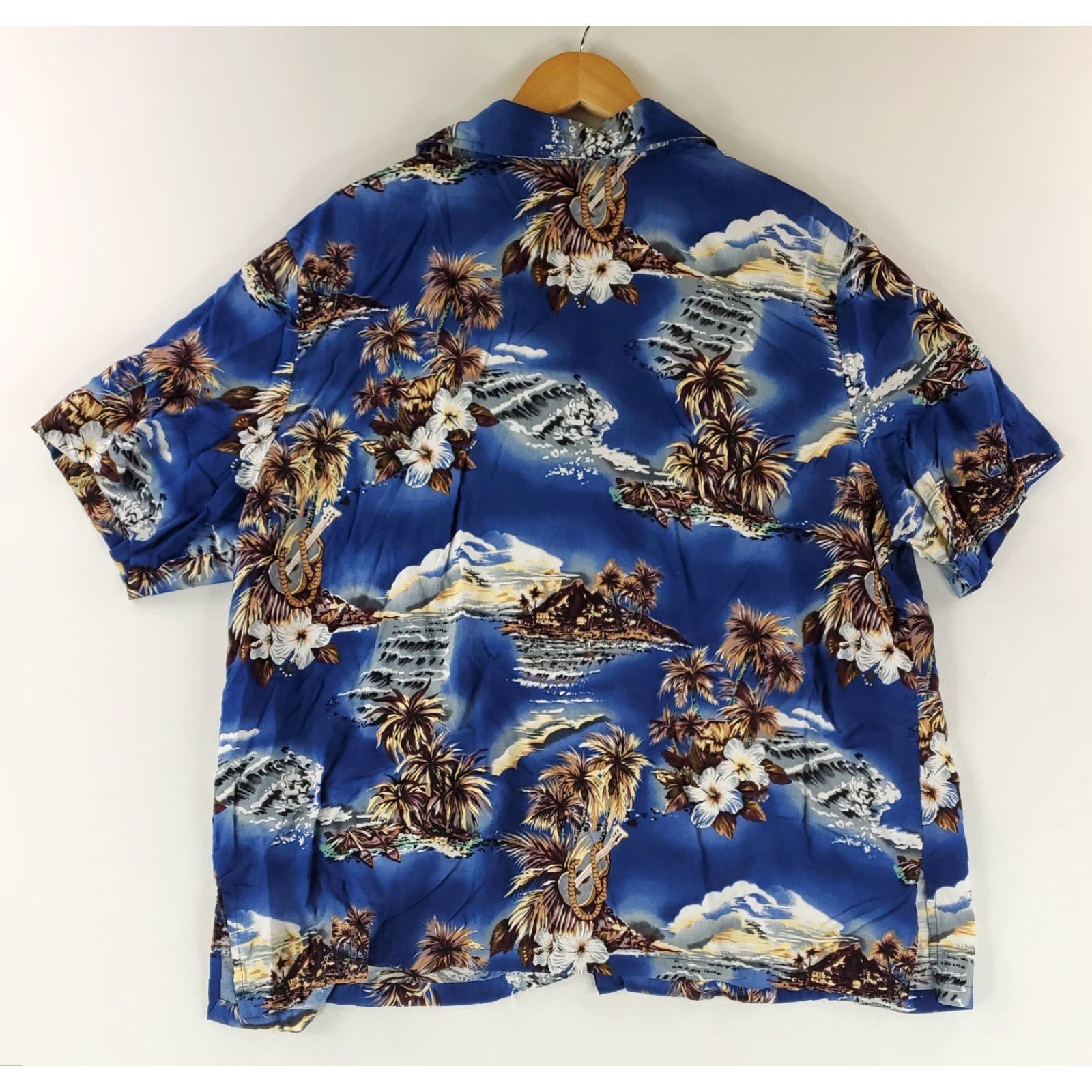 Hilo Hattie Hilo Hattie Shirt Hawaiian 100% Rayon Blue Palm Trees Islands Mens XXL Short Sleeve Button-Up Men Blue Hawaiian 2XL Size US XXL / EU 58 / 5 - 5 Thumbnail