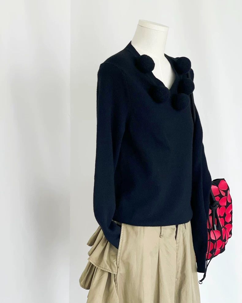 Comme des Garcons Comme Des Garcons V-neck cardigan with big hairball at nec Size XS / US 0-2 / IT 36-38 - 1 Thumbnail