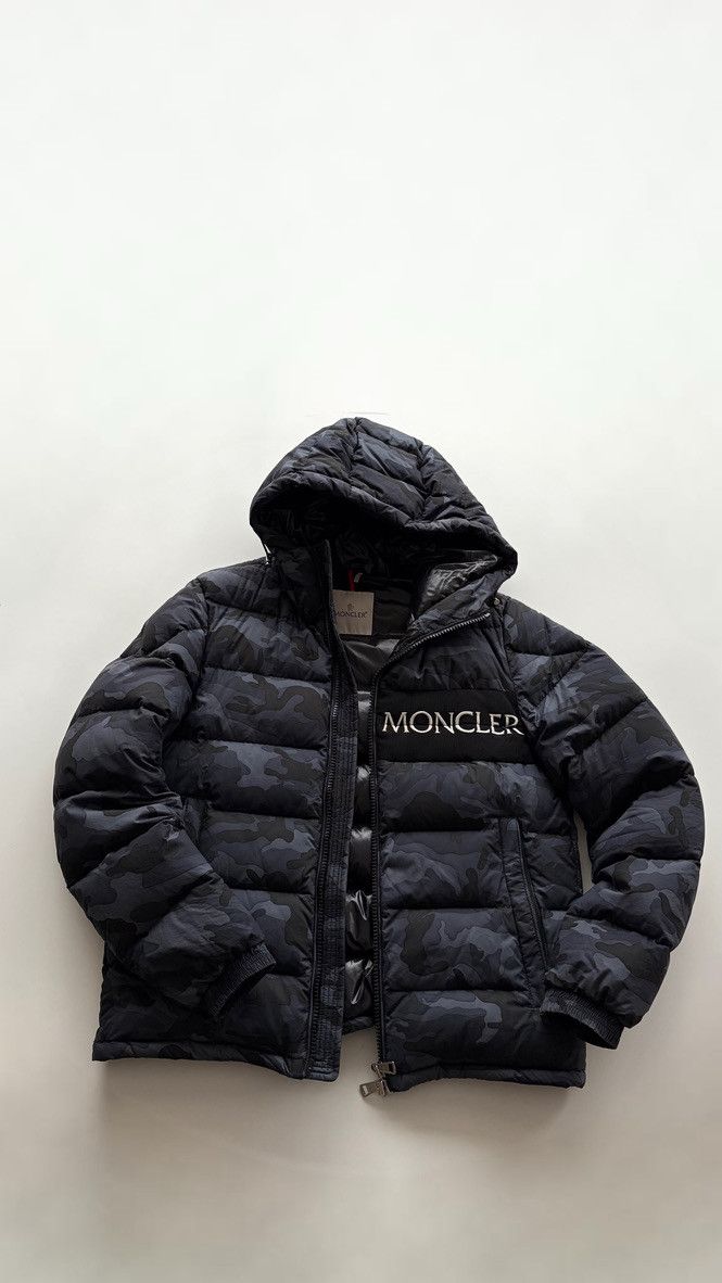 Moncler Aiton Camo Print Hooded Down Puffer Jacket Size US M / EU 48-50 / 2 - 1 Thumbnail