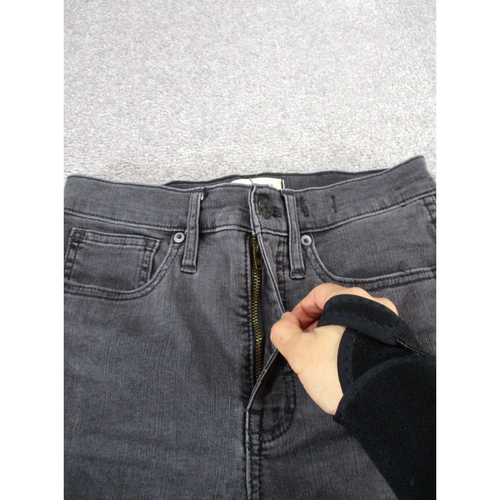 Madewell Madewell Jeans Womens 24 Stovepipe Gray Denim Raw Hem Straight Fit, Zip Closure, Charcoal Wash, Mid Rise, Regular Size 24 Womens Jeans Size 42" / US 20 - 3 Thumbnail