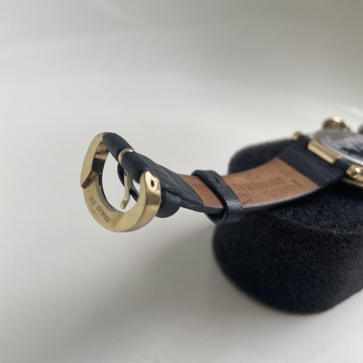 Vivienne Westwood Vivienne Westwood ORB with Gold Tone Round Case Watches Size ONE SIZE - 8 Thumbnail