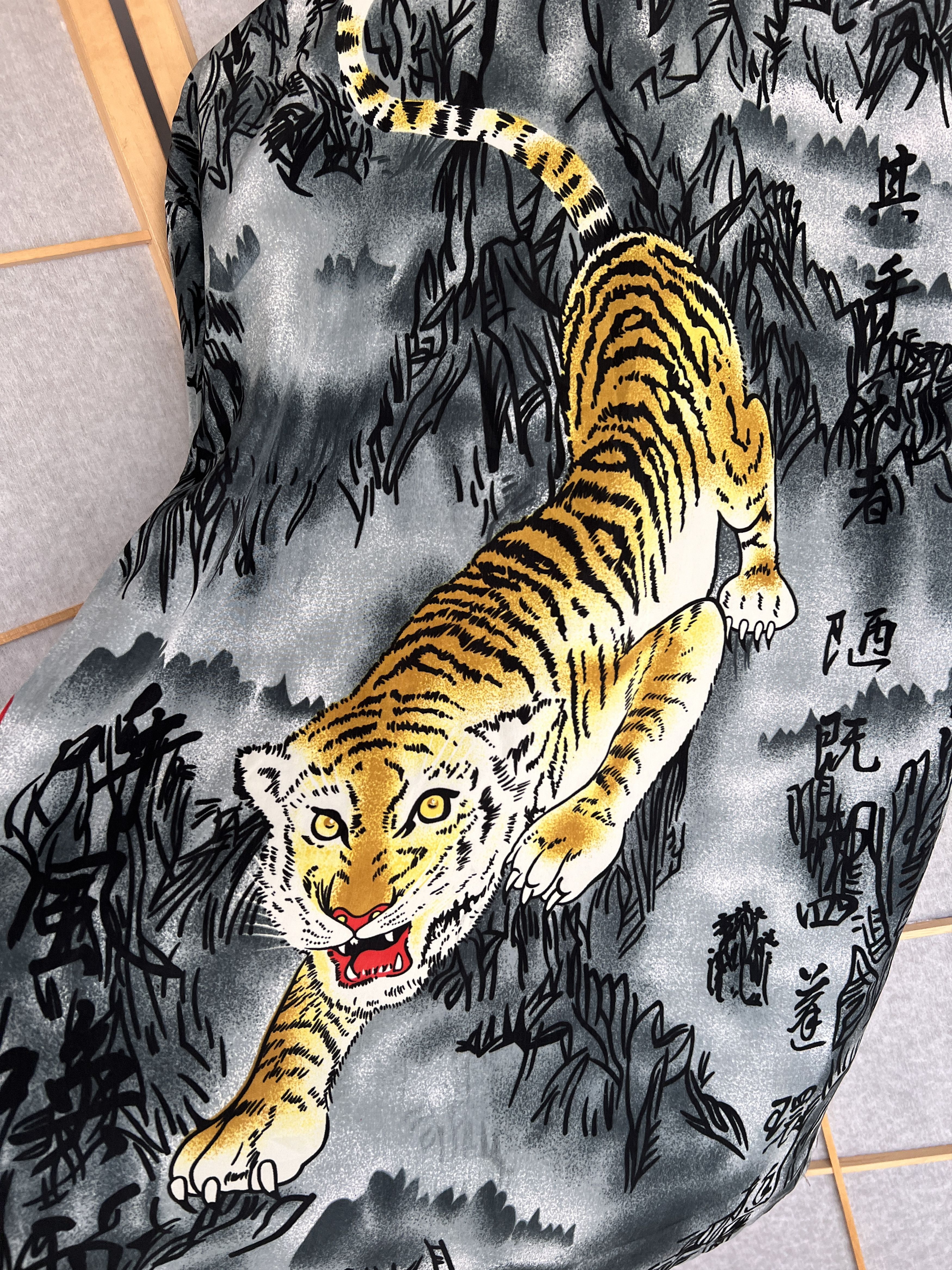 Japanese Brand Crazy! Japanese tiger vintage 2000s Hawaiian shirt printed Size US L / EU 52-54 / 3 - 7 Thumbnail