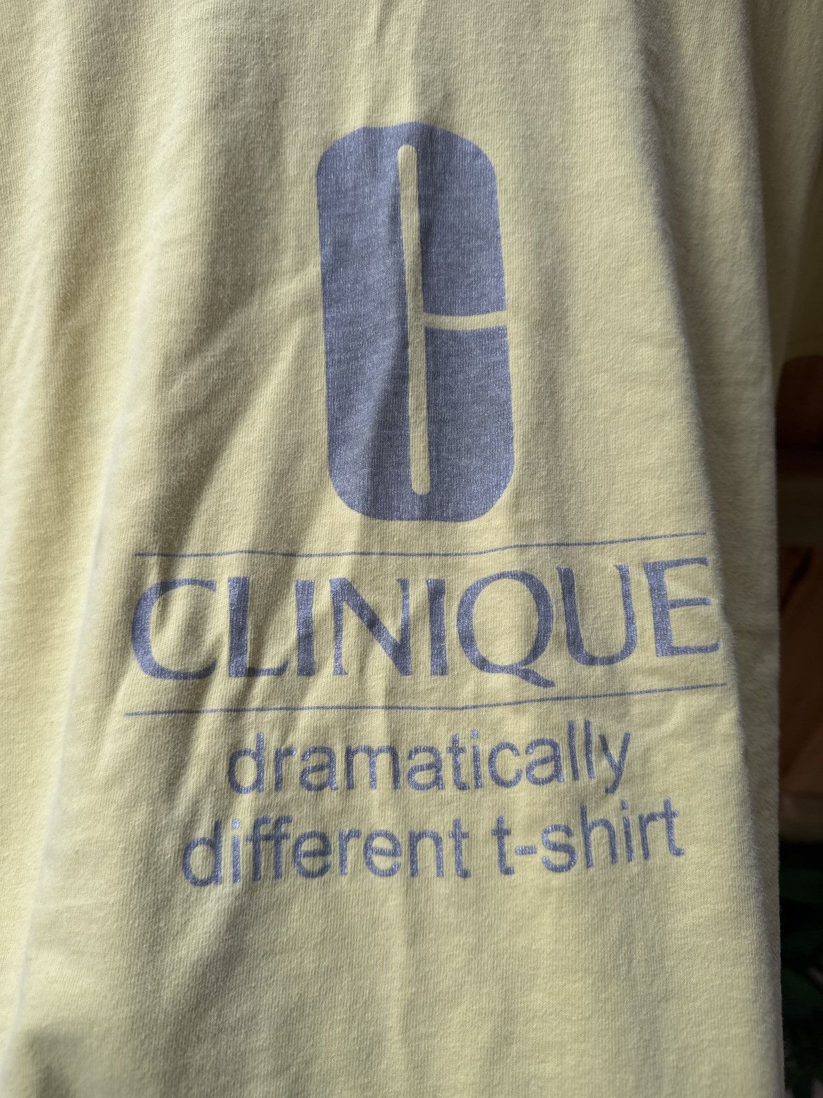 Hanes Hanes clinique 90s tee Size US XL / EU 56 / 4 - 2 Thumbnail