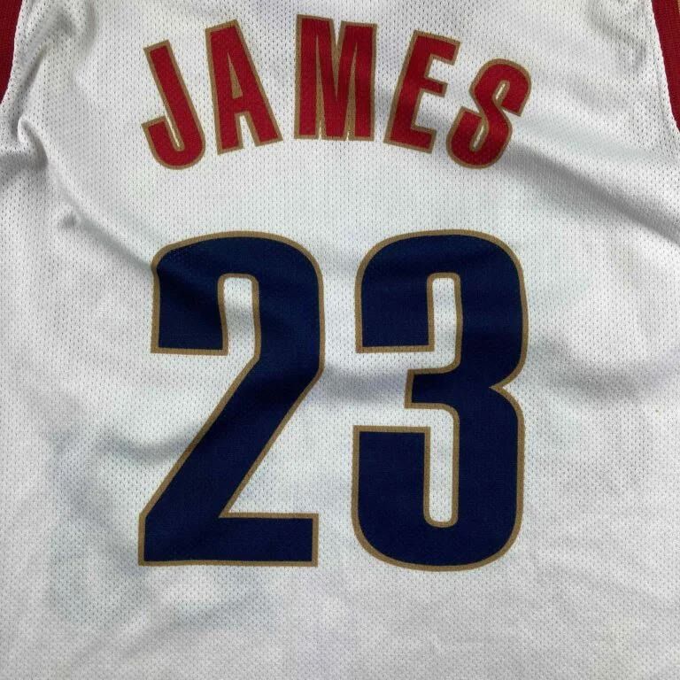 Champion Cleveland Caveliers LeBron James Champion EU NBA jersey M Size US M / EU 48-50 / 2 - 6 Thumbnail