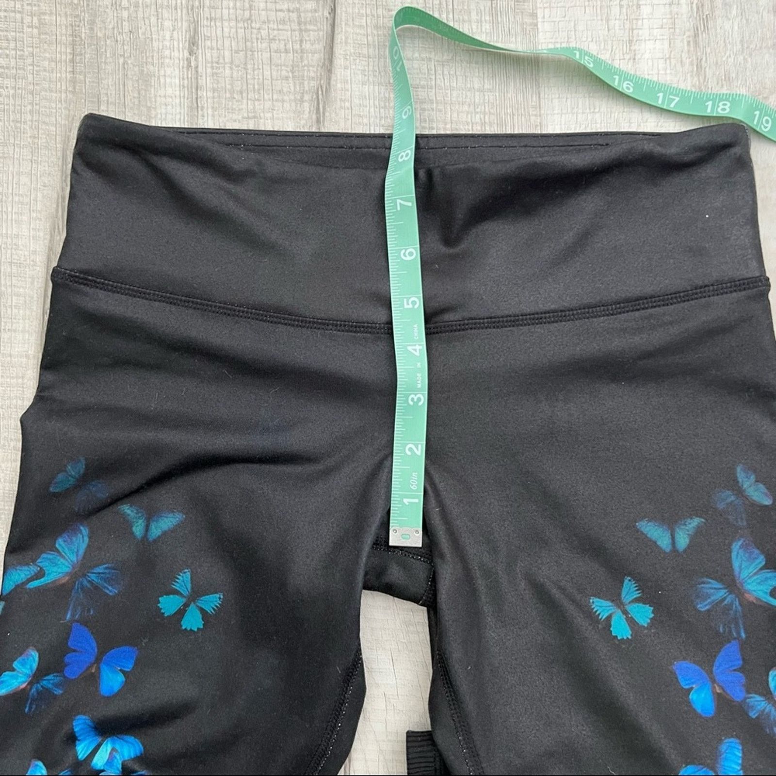 Alo Yoga Alo Yoga x Gypset Goddess butterflies leggings Size 28" / US 6 / IT 42 - 10 Thumbnail