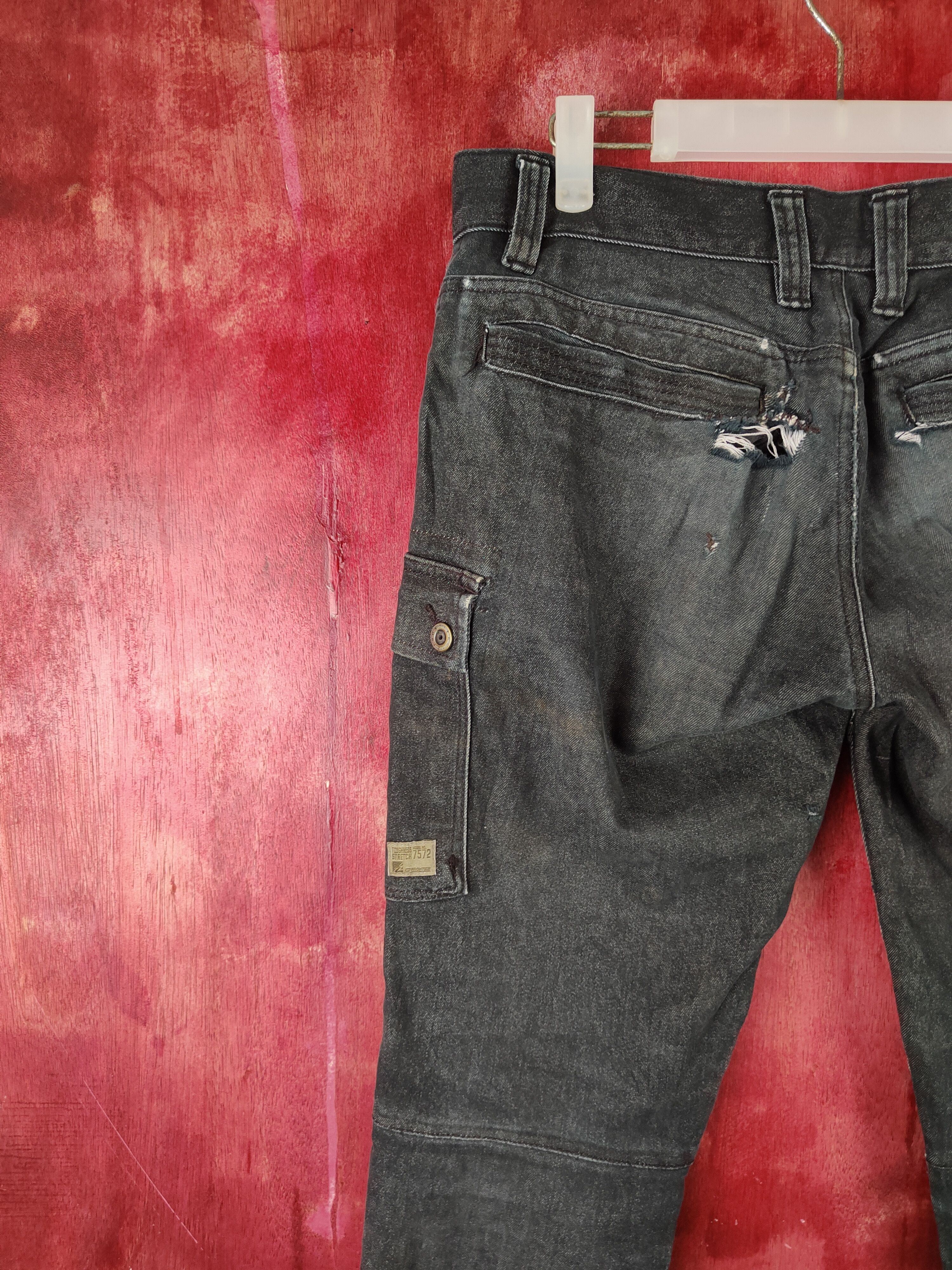 Japanese Brand I'z Frontier Black Distressed Cargo Pants N#S18 Size US 30 / EU 46 - 11 Thumbnail