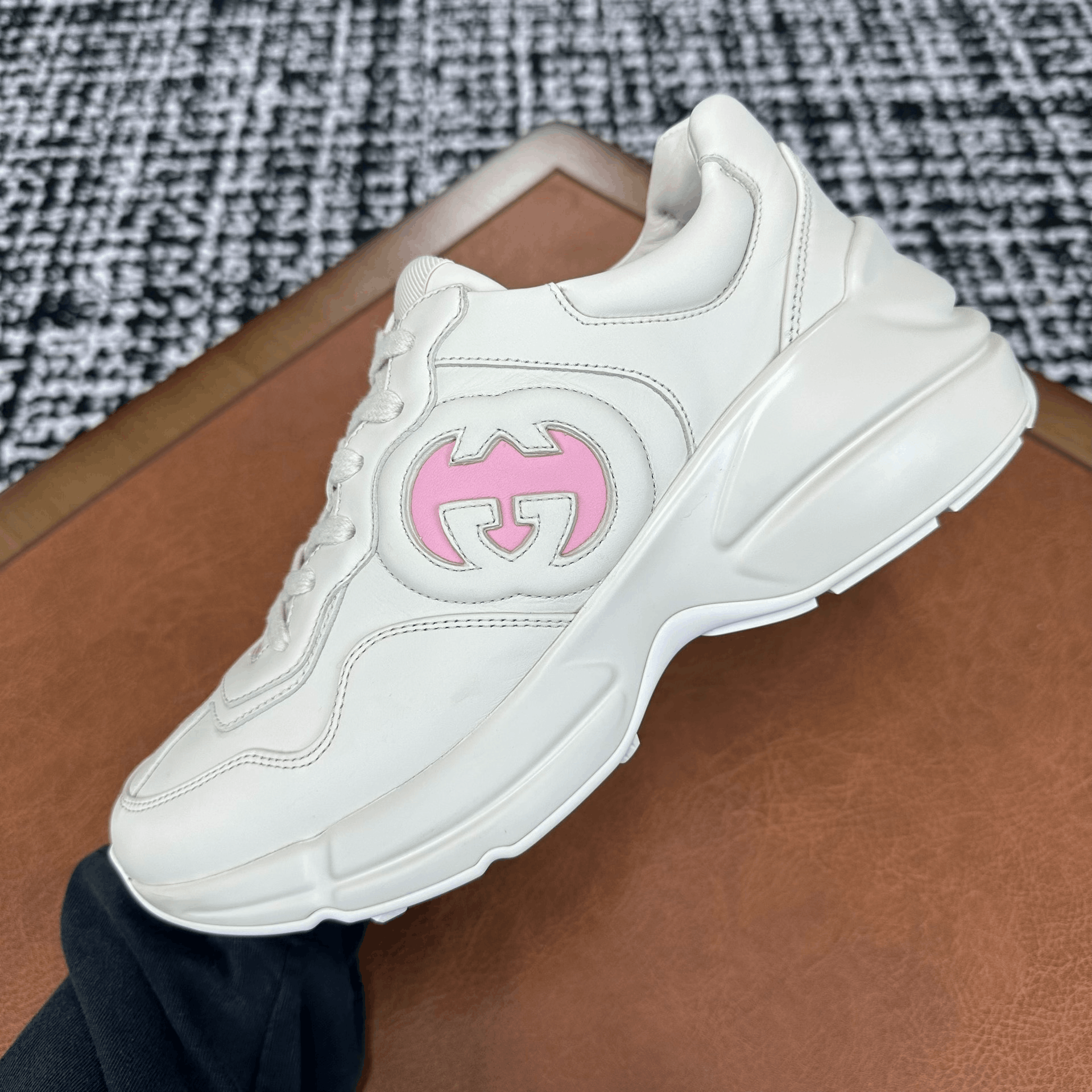 Gucci Gucci Leather White Lowtop Sneakers it_39 Women Size US 9 / IT 39 - 1 Thumbnail