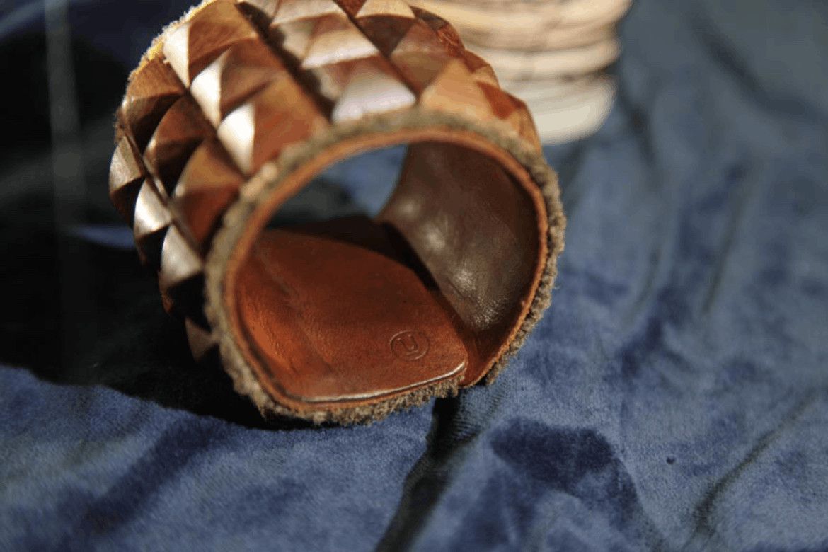 Undercover Undercover 03SS SCAB Wood Rivet Leather Bracelet Size ONE SIZE - 3 Thumbnail