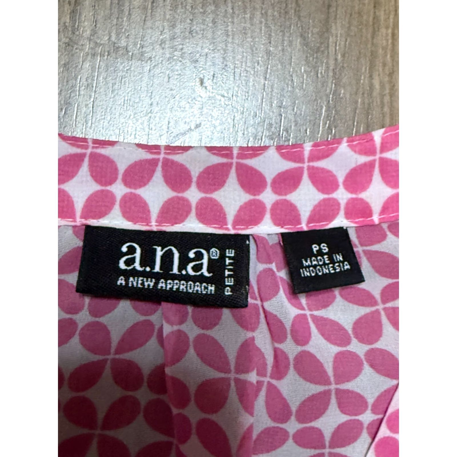 Gloverall a.n.a Blouse Women's Petite Small White Pink Allover Print V-neck Size S / US 4 / IT 40 - 5 Thumbnail