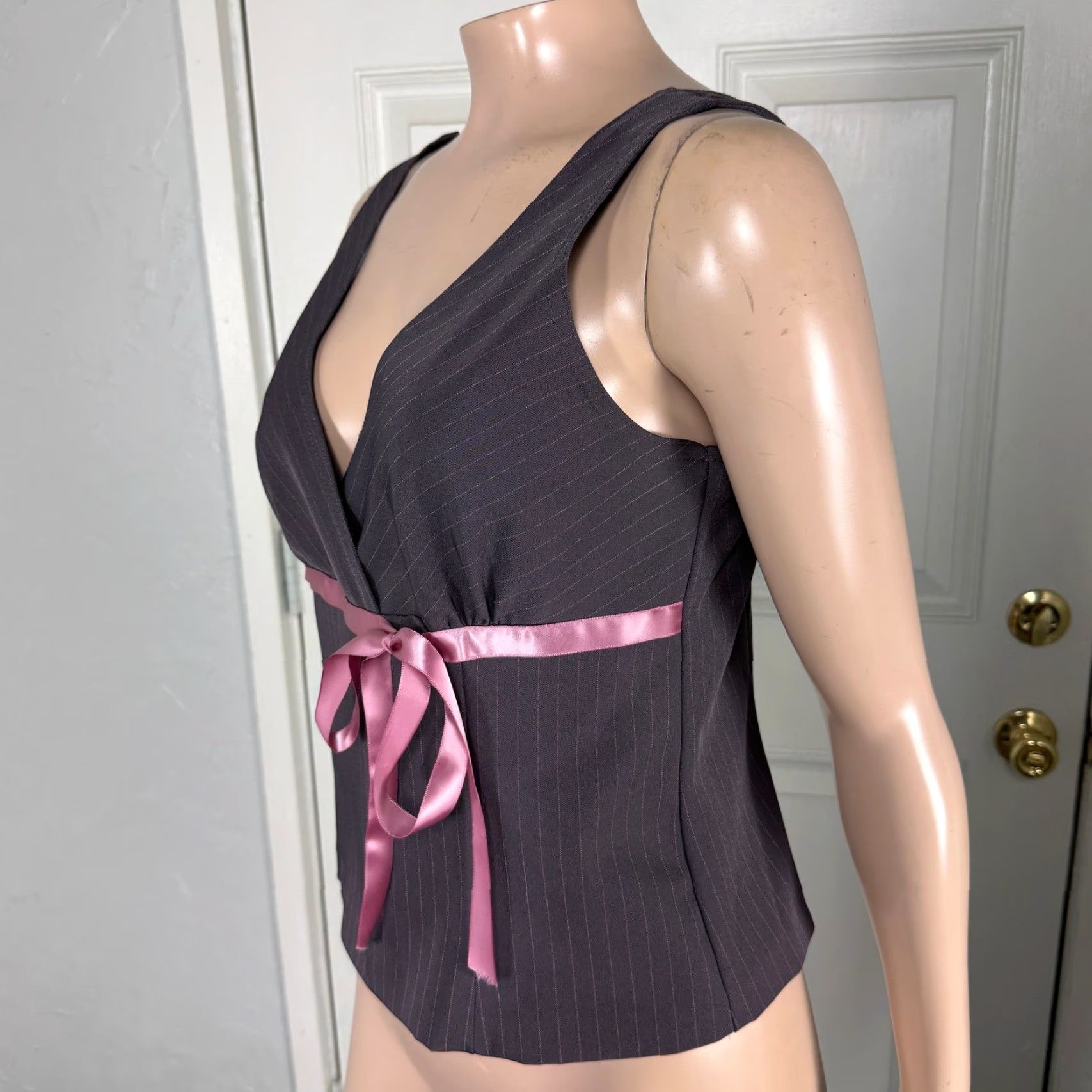 Vintage VINTAGE Breakin’ Loose Tank Shirt Women 8 Gray Knit Striped Bow 90s City Casual Sleeveless Wide Strap Scoop Neck Size M / US 6-8 / IT 42-44 - 2 Thumbnail