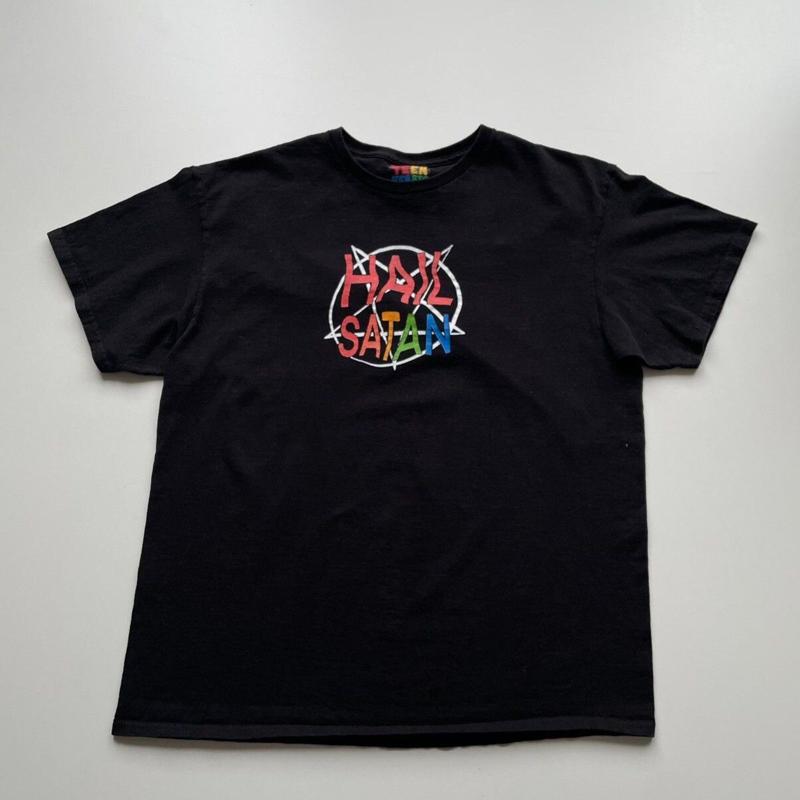Vintage Vintage Y2K Hail Satan Art T Shirt Large Faded Black Rare Size US L / EU 52-54 / 3 - 1 Thumbnail