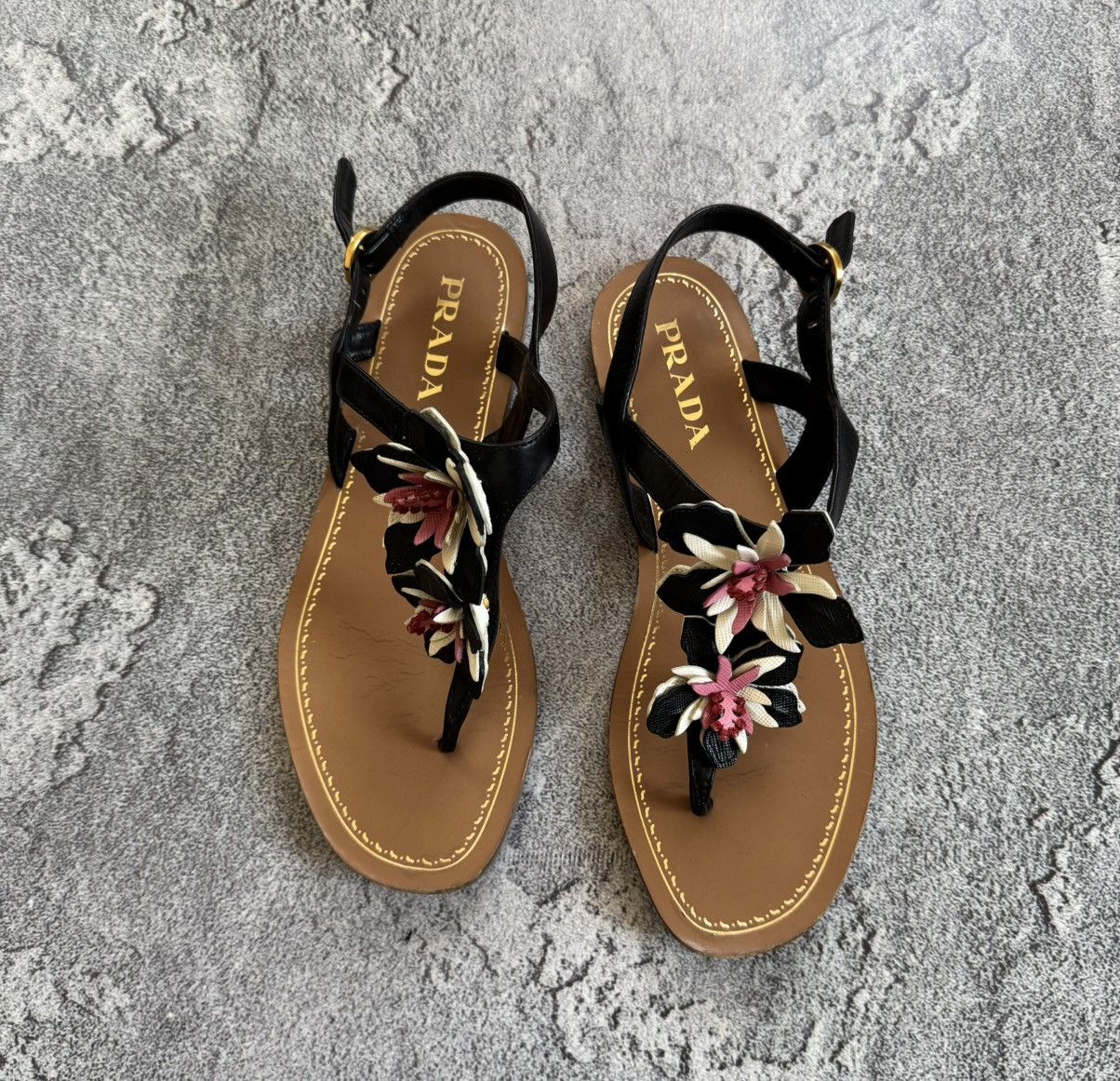 Designer × Prada Prada 37.5 sandals flip flops slippers slide leather strap Size US 7.5 / IT 37.5 - 4 Thumbnail