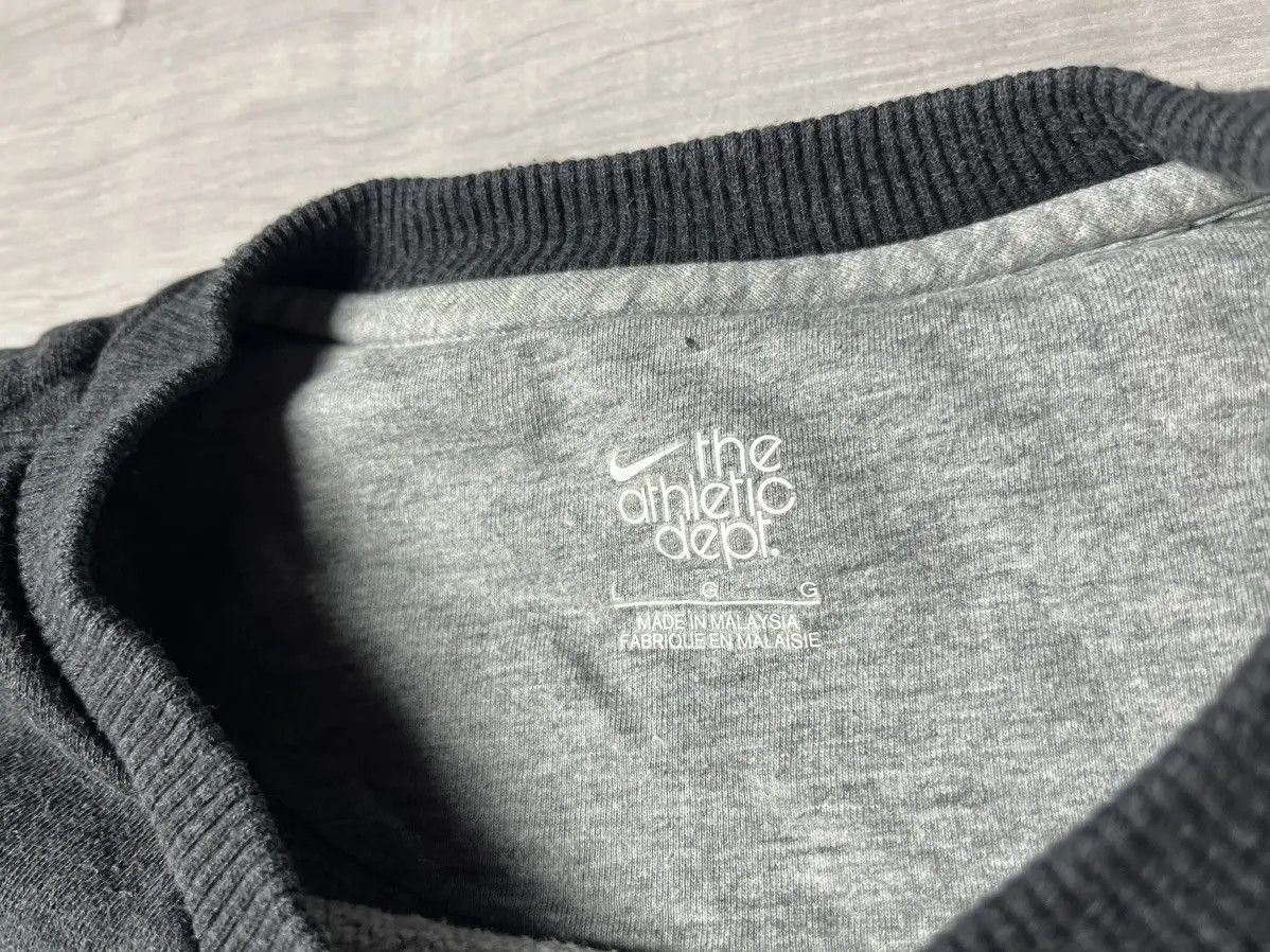 Nike Nike athletic sweatshirt y2k size Large Size US L / EU 52-54 / 3 - 4 Thumbnail