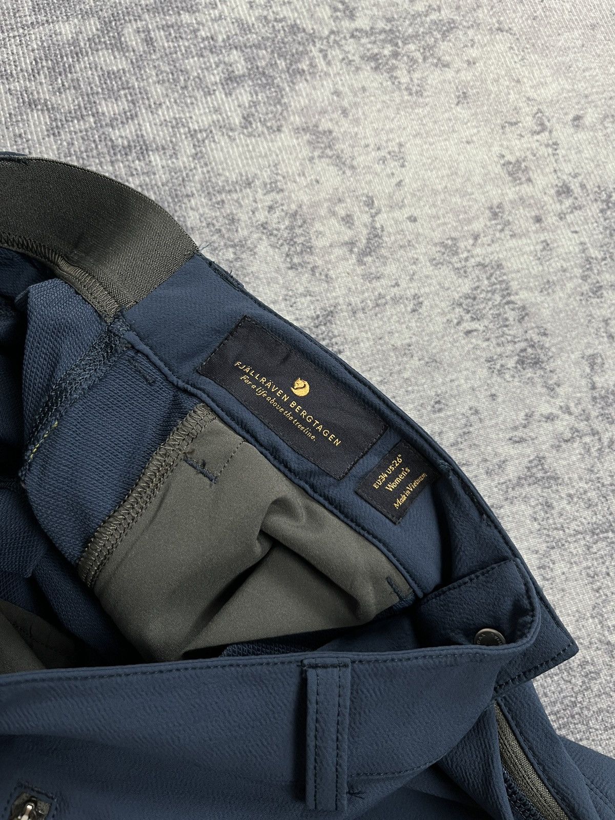 Fjallraven FJALLRAVEN BERGTAGEN TROUSER PANTS Size US 27 - 6 Thumbnail