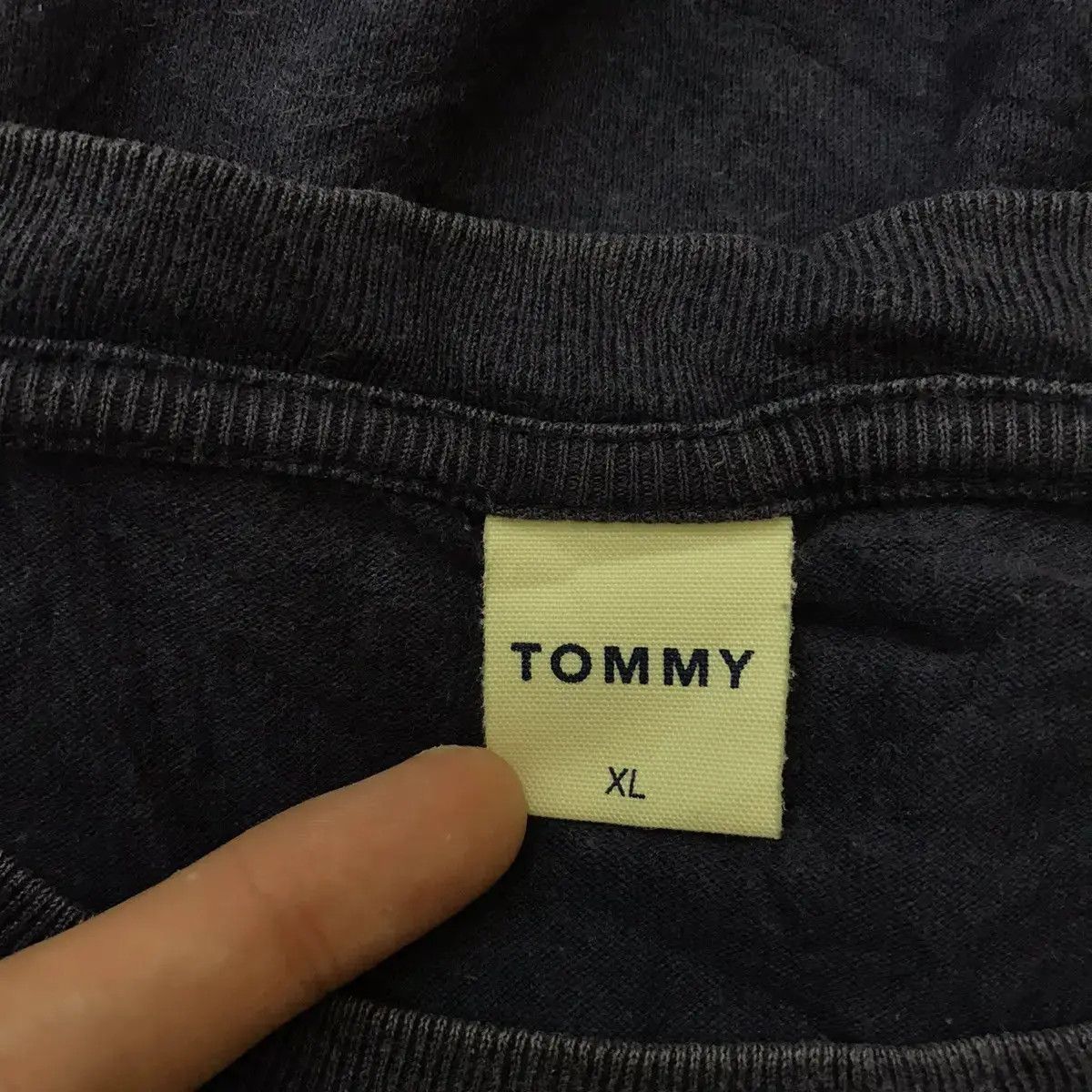 Tommy Hilfiger Vintage TOMMY HILFIGER SKI Team Snowboard Alps Tee Shirt Size XL / US 12-14 / IT 48-50 - 4 Thumbnail
