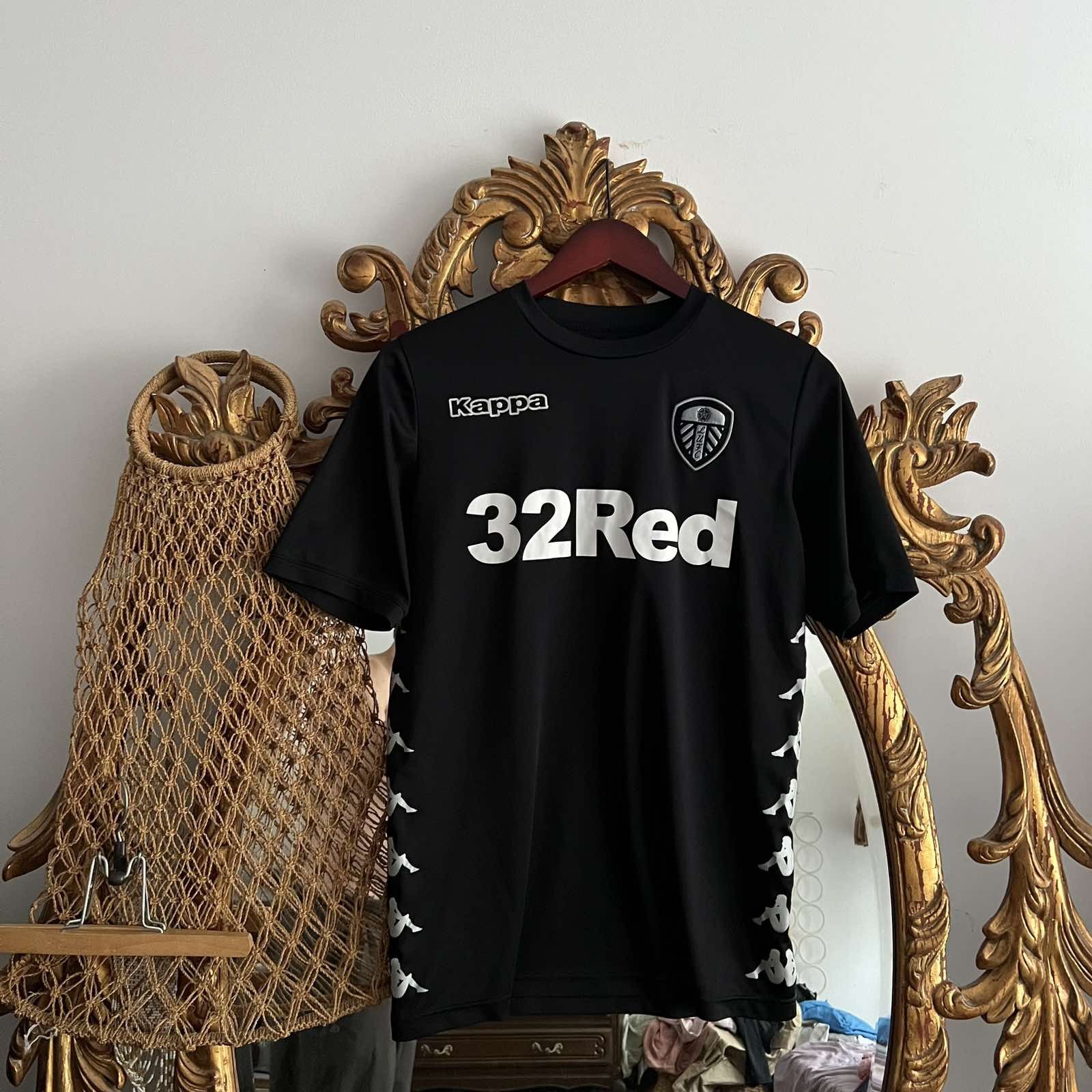 Kappa KAPPA FC LEEDS UNITED 2017/2018 AWAY SOCCER JERSEY Sz S Size US S / EU 44-46 / 1 - 1 Thumbnail