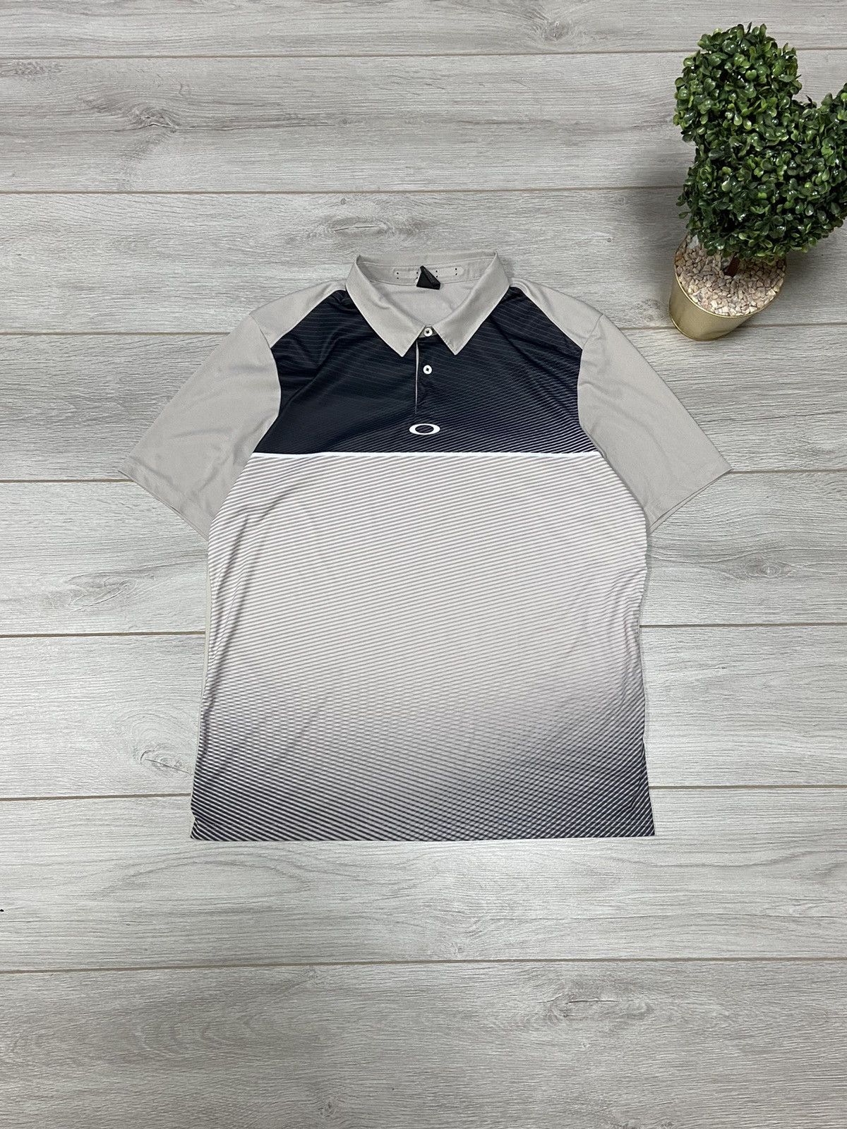 Oakley Oakley vintage stripes polo striped centr logo Size US L / EU 52-54 / 3 - 5 Thumbnail