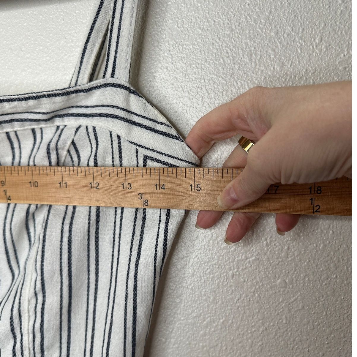 Brandy Melville Brandy Melville Astrid White & Black Stripe Button Crop Top Size XS / US 0-2 / IT 36-38 - 12 Thumbnail