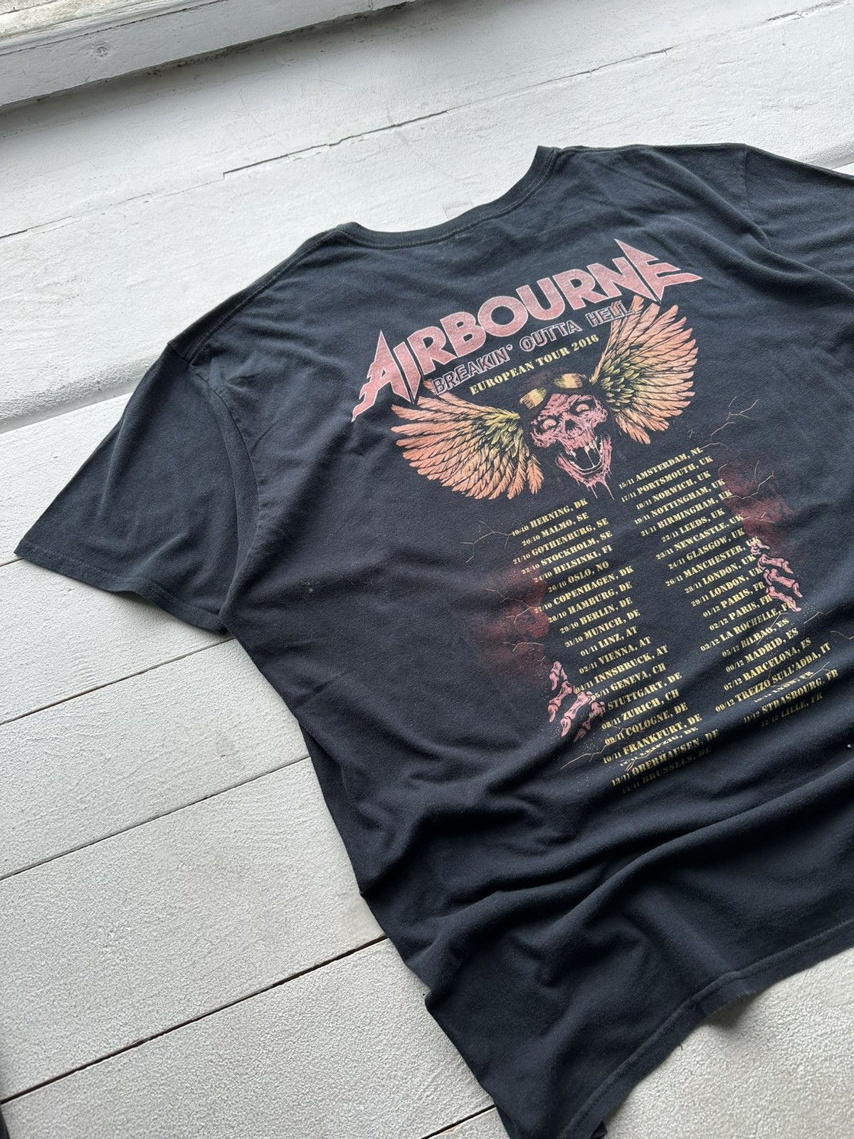 Band Tees RARE🚨 Airbourne 2016 tour t-shirt band tee faded big logo Size US XL / EU 56 / 4 - 2 Thumbnail