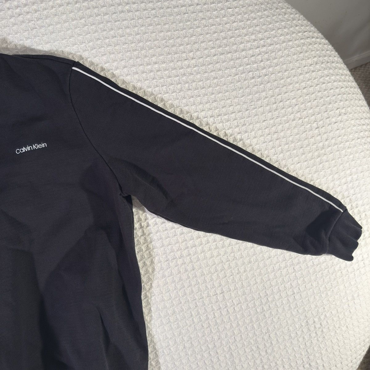 Calvin Klein Calvin Klein Minimal Logo Black Crewneck – Size L Size US L / EU 52-54 / 3 - 2 Thumbnail