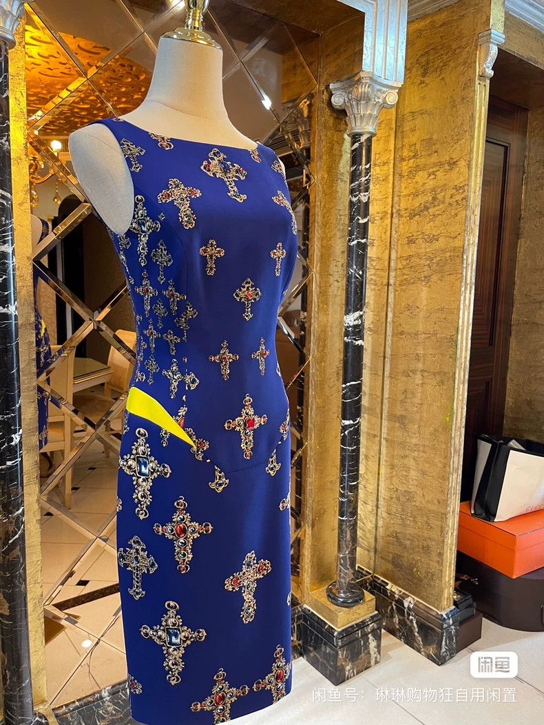 Versace Versace Three-dimensional rhinestone heavy work dress Size M / US 6-8 / IT 42-44 - 6 Thumbnail