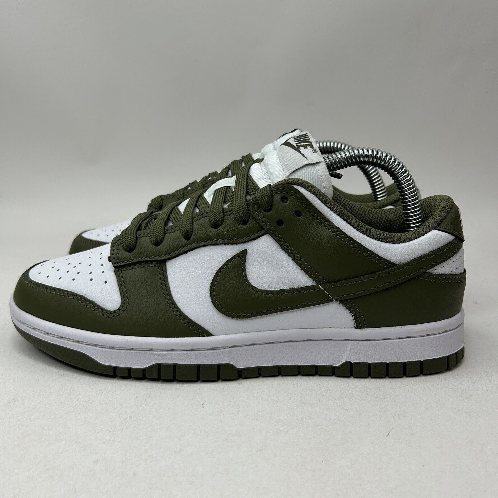Nike Nike Dunk Low WMNS “Medium Olive” 2023 Size US 7 / IT 37 - 6 Thumbnail