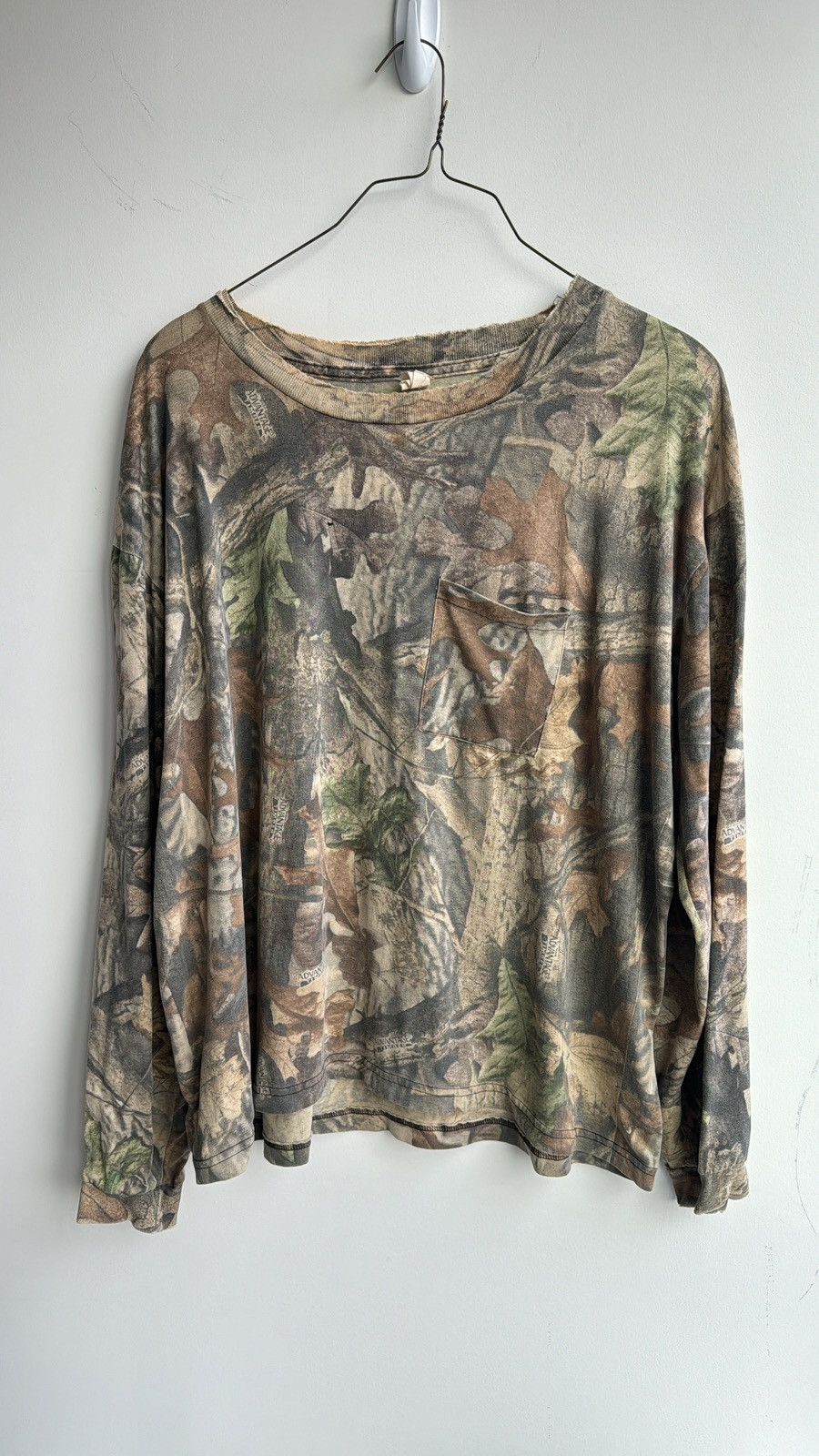 image of Vintage Realtree Faded Oversized Longsleeve Thin Cropped, Men's (Size XL)