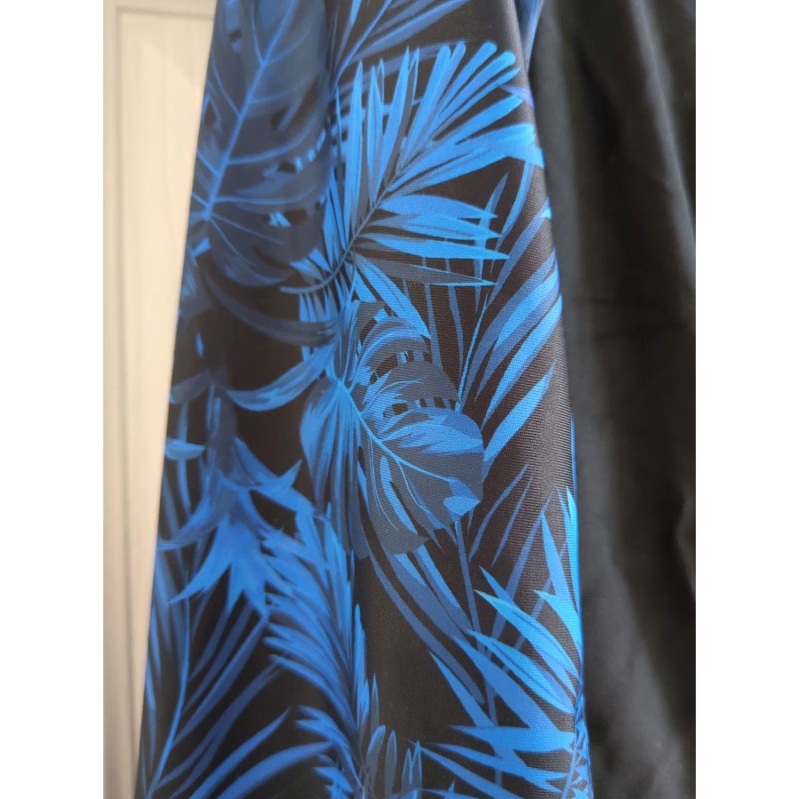 Swims Jasambac Women's M Long Sleeve Black /Blue Tropical Full Zip Swim Top UV50+ NWT Size M / US 6-8 / IT 42-44 - 3 Thumbnail