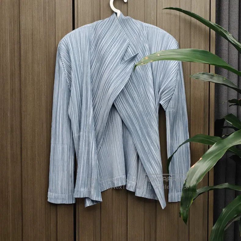 Issey Miyake Issey Miyake Blue Glossy Pleated Cardigan Size XL / US 12-14 / IT 48-50 - 1 Thumbnail