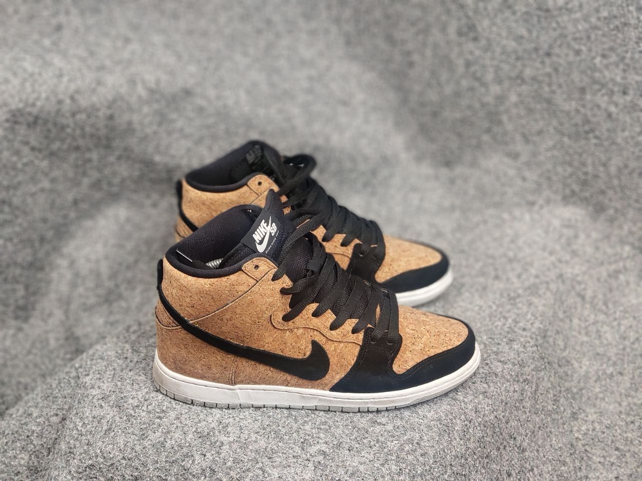 Nike Rare Nike SB Dunk High Premium SB Cork Authentic Sneakers Size US 10 / EU 43 - 7 Thumbnail