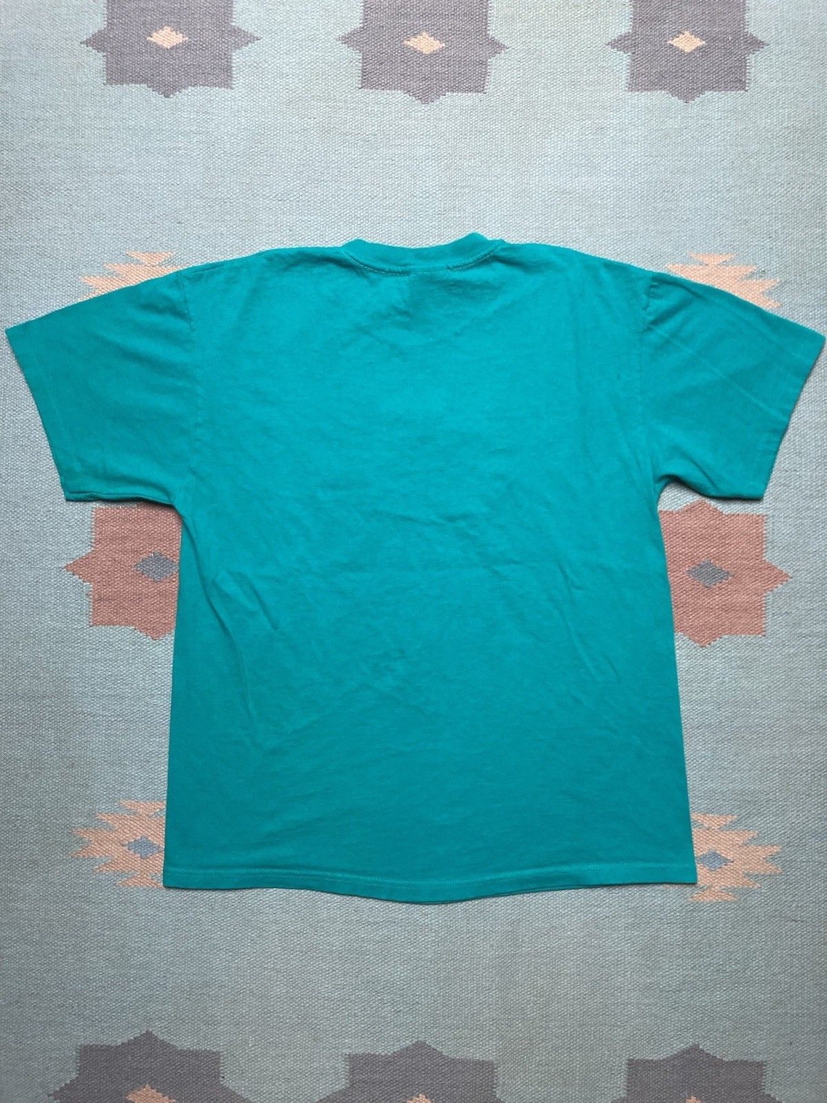 Vintage 90s t shirt Waikiki beach Hawaii ocean palm tree dolphin L Size US L / EU 52-54 / 3 - 7 Thumbnail