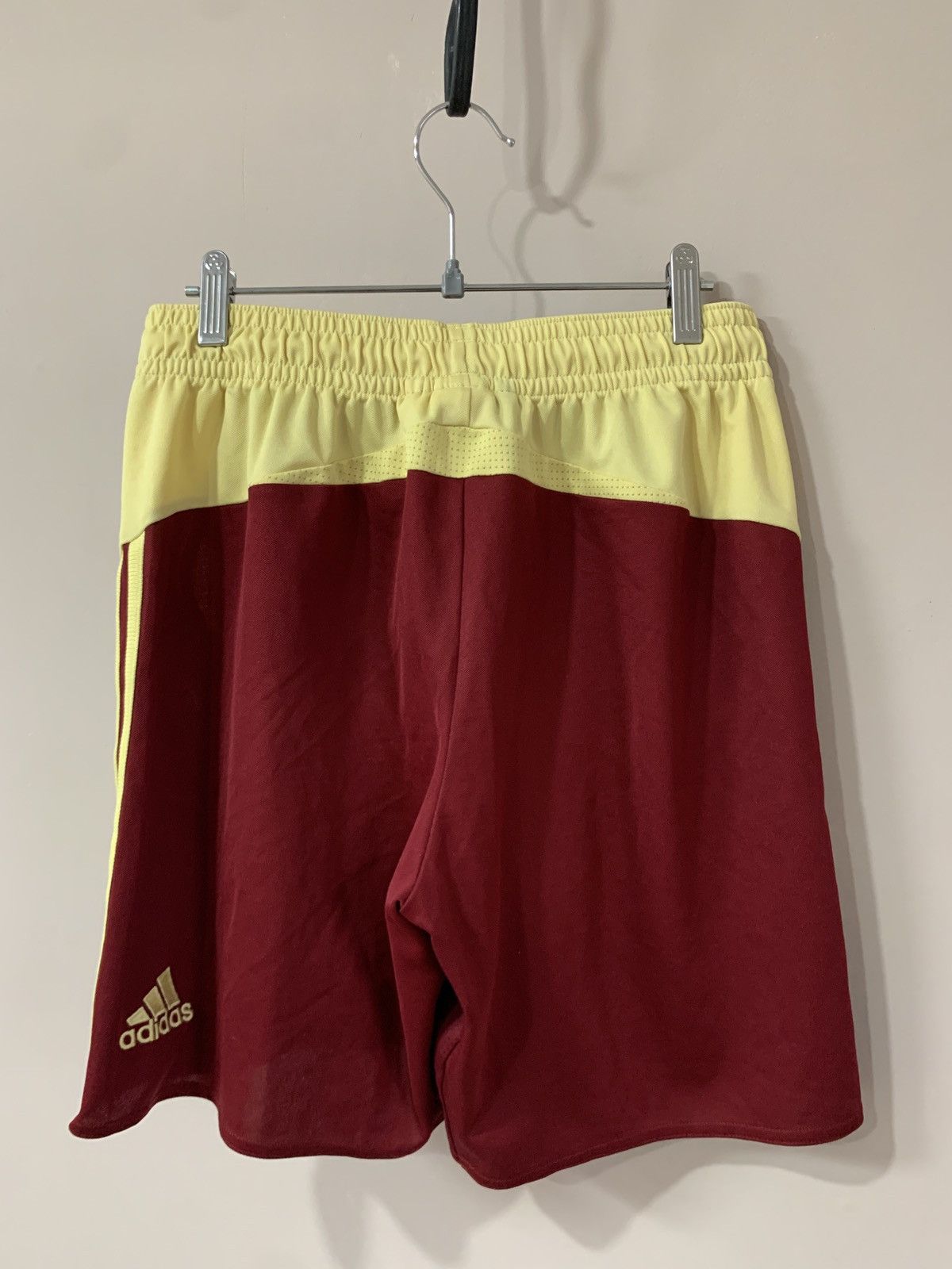 Adidas × Vintage Newcastle United Goalkeeper Football Shorts Vintage Adidas Size US 32 / EU 48 - 2 Thumbnail