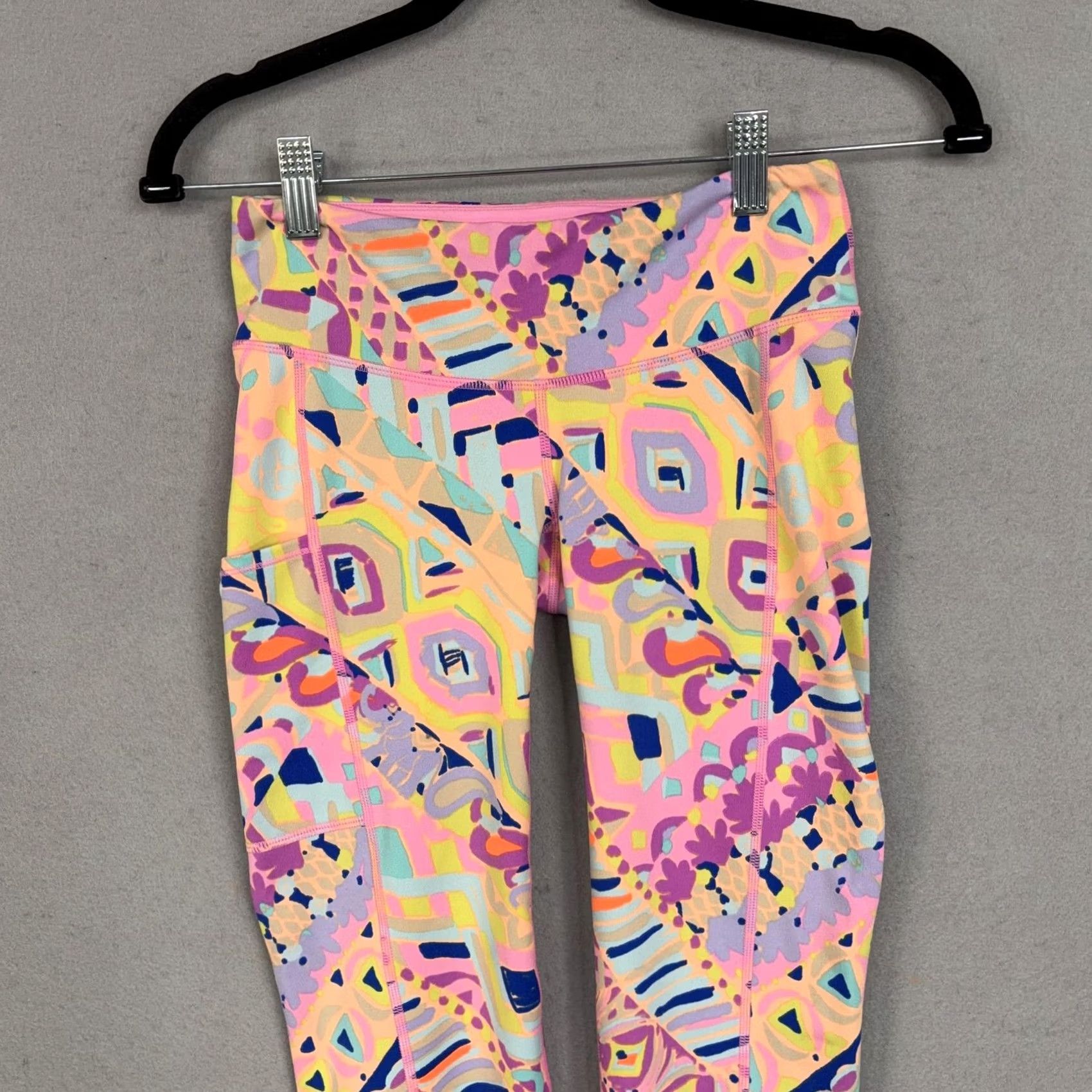 Lilly Pulitzer Lilly Pulitzer Leggings Womens XS Capri Yoga Preppy Luxletic Multicolor Pattern Pink Geometric Skinny Pull On Capris Size 26" / US 2 / IT 38 - 2 Thumbnail