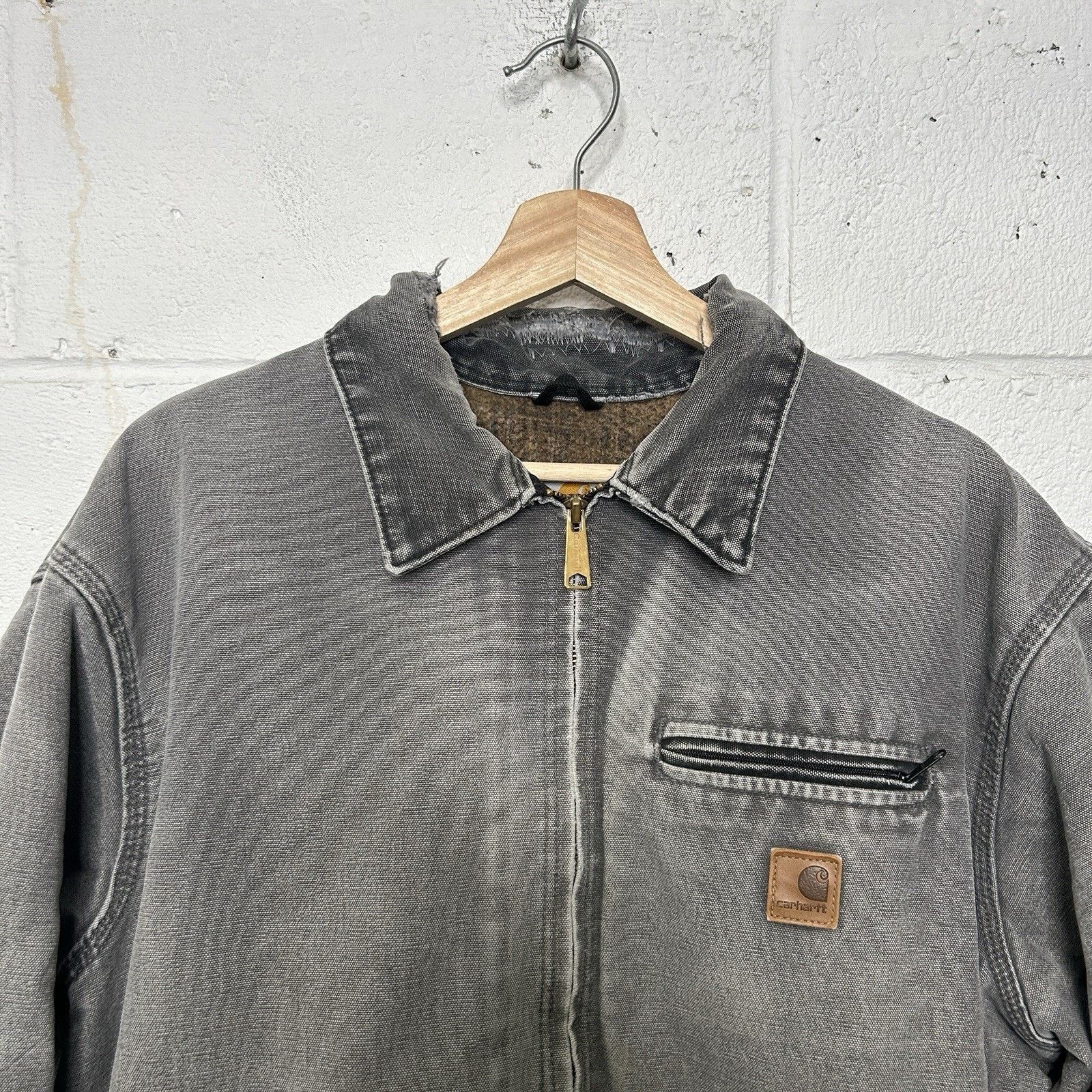 Carhartt Thrashed Vintage Carhartt Detroit Jacket “Gravel” J97 GVL Size US XL / EU 56 / 4 - 3 Thumbnail