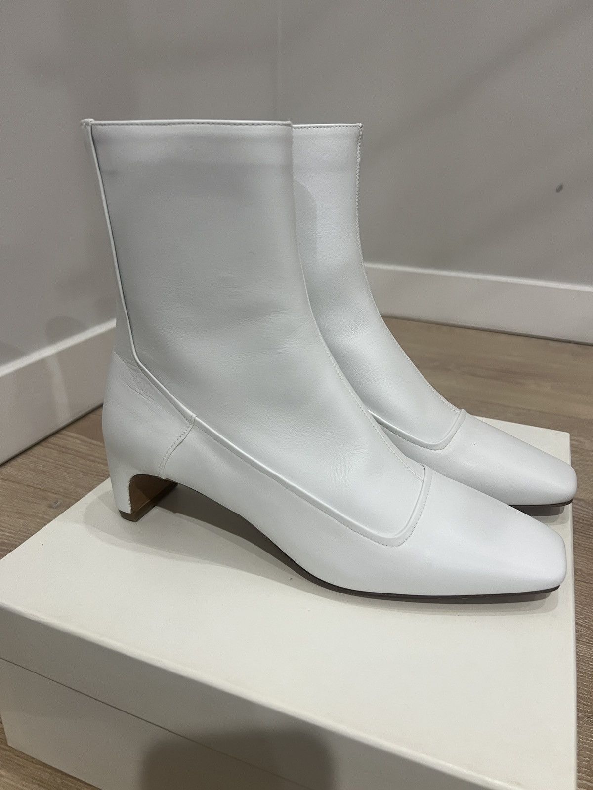 Maison Margiela MAISON MARGIELA WHITE BOOT HEELS Size US 7 / IT 37 - 2 Thumbnail