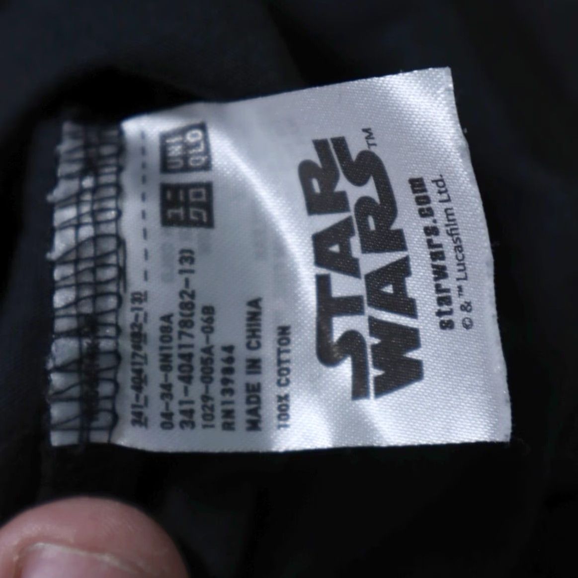 Uniqlo VINTAGE Uniqlo x Star Wars The Last Jedi Solid T-Shirt Black Men's M Size US M / EU 48-50 / 2 - 6 Thumbnail
