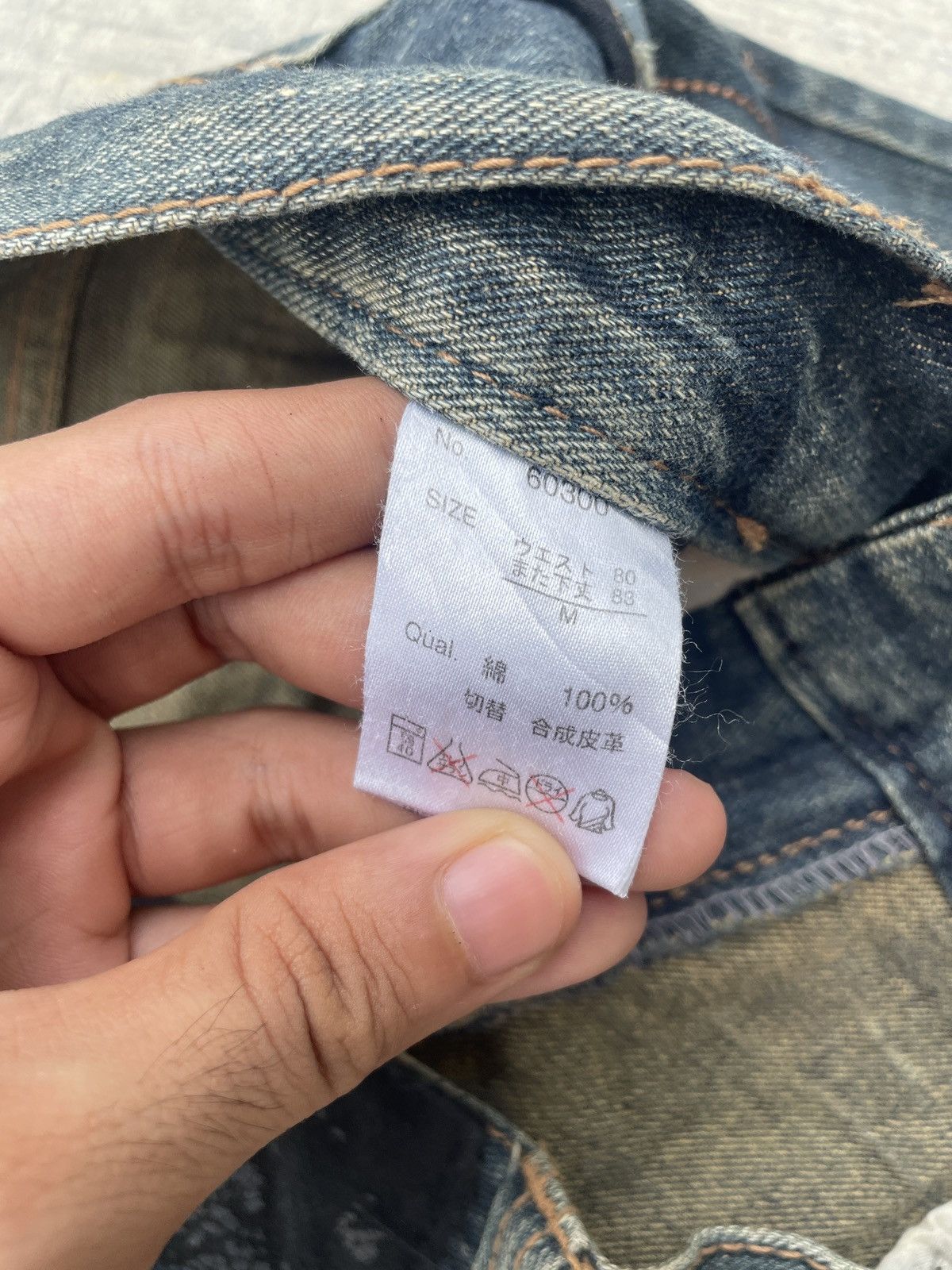 Japanese Brand 2000s JAPANESE BRAND RUSTY DISTRESSED UNIQUE BACKPOCKET JEAN Size US 30 / EU 46 - 3 Thumbnail