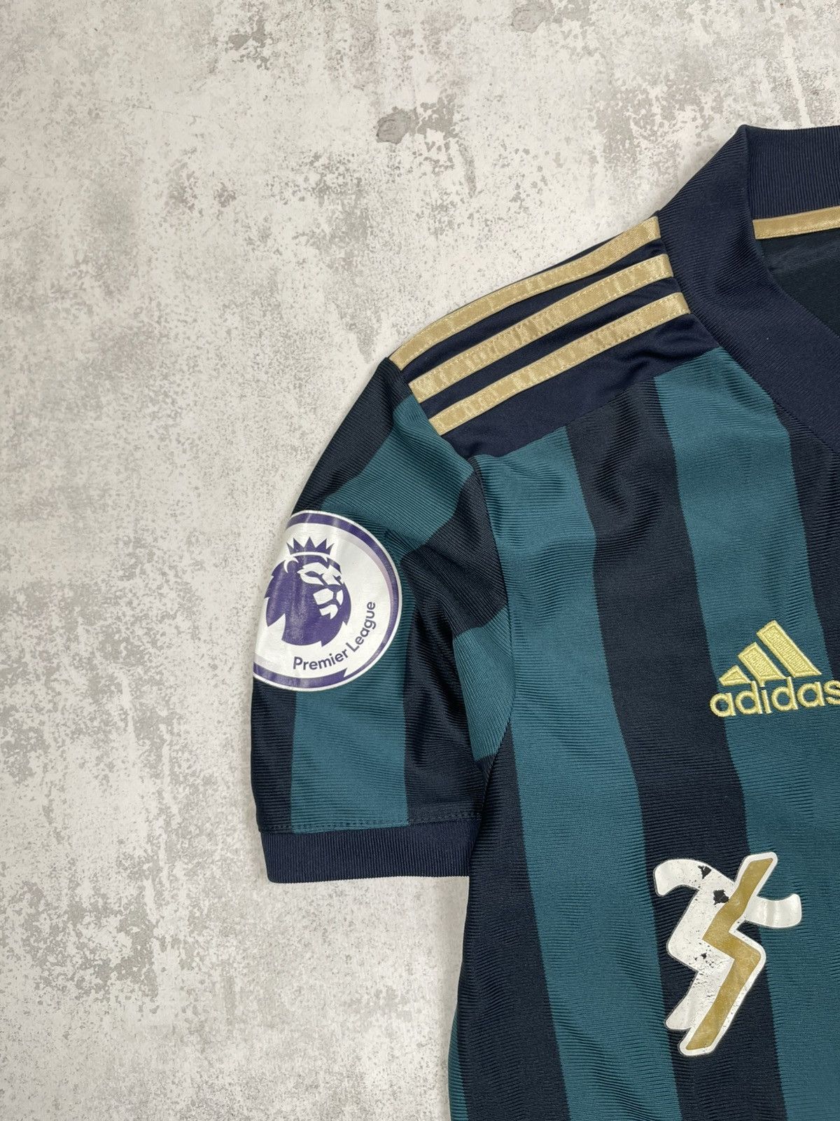 Adidas 2020/21 Leeds United Away Jersey — Bold Striped Adidas Kit Size US M / EU 48-50 / 2 - 4 Thumbnail