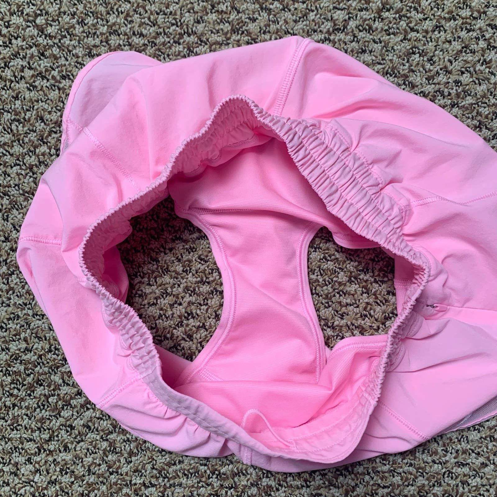 Lululemon NWOT Lululemon Hotty Hot LR Shorts 2.5" sz4 *Miami Pink Size 27" / US 4 / IT 40 - 4 Thumbnail