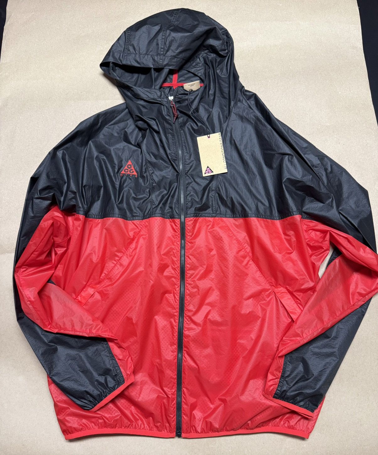Nike Nike ACG Lightweight Jacket Red Black Extra Large XL NEW! Size US XL / EU 56 / 4 - 1 Thumbnail