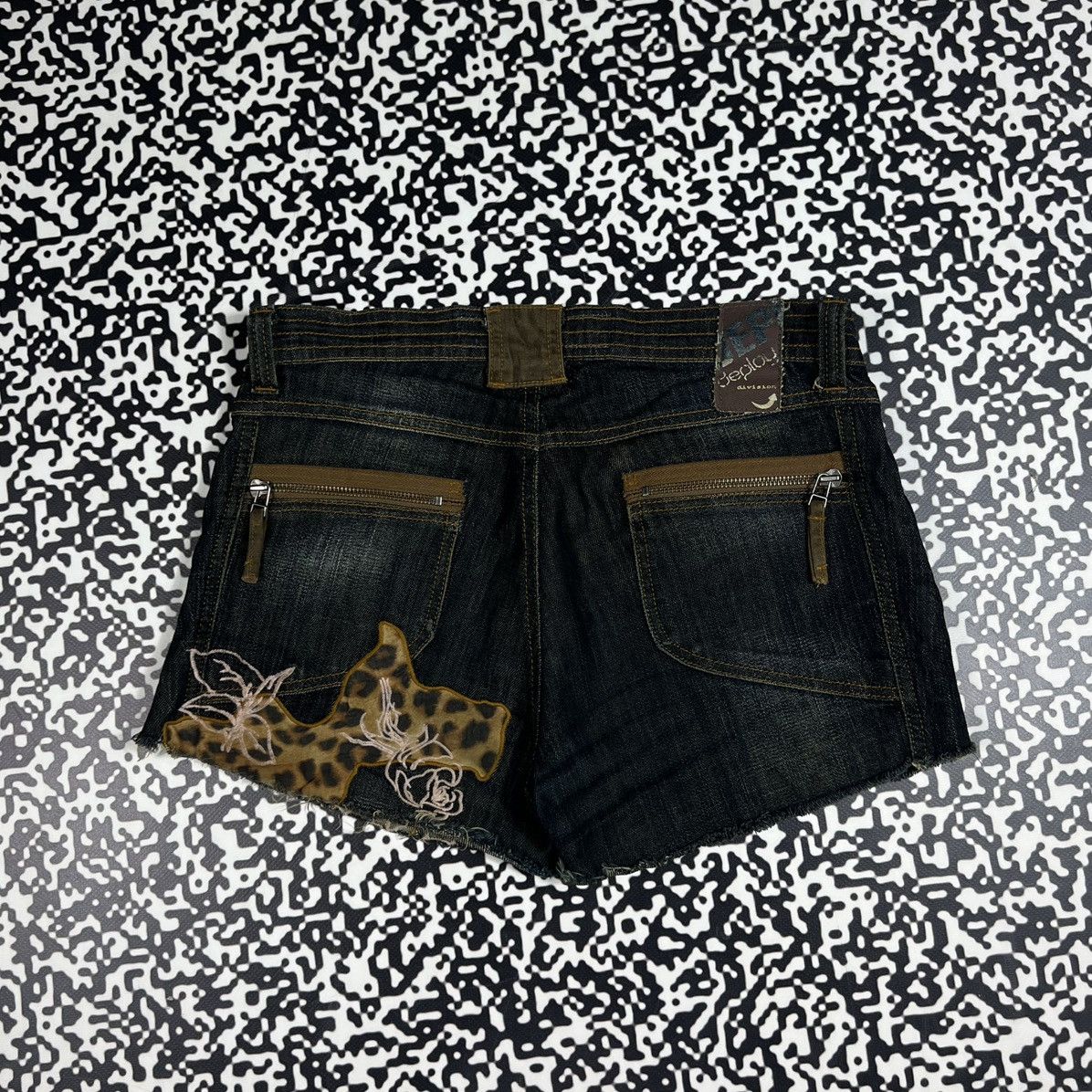 Japanese Brand Vintage Y2K Deplay Japanese Style Leopard Print Sexy Shorts Size 28" / US 6 / IT 42 - 6 Thumbnail