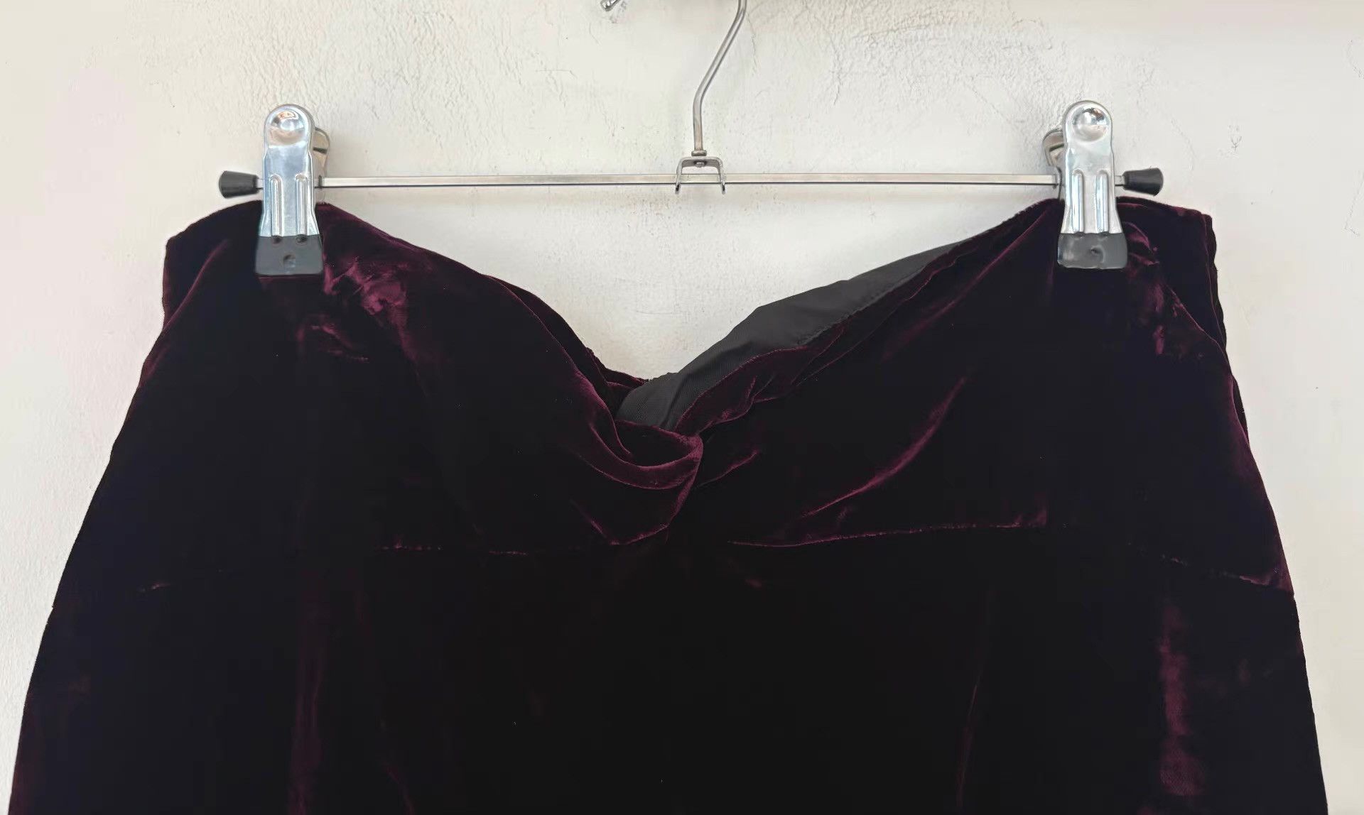 Versace Versus Versace Women's Burgundy Velvet Trousers Ｑ21 Size 30" / US 8 / IT 44 - 5 Thumbnail
