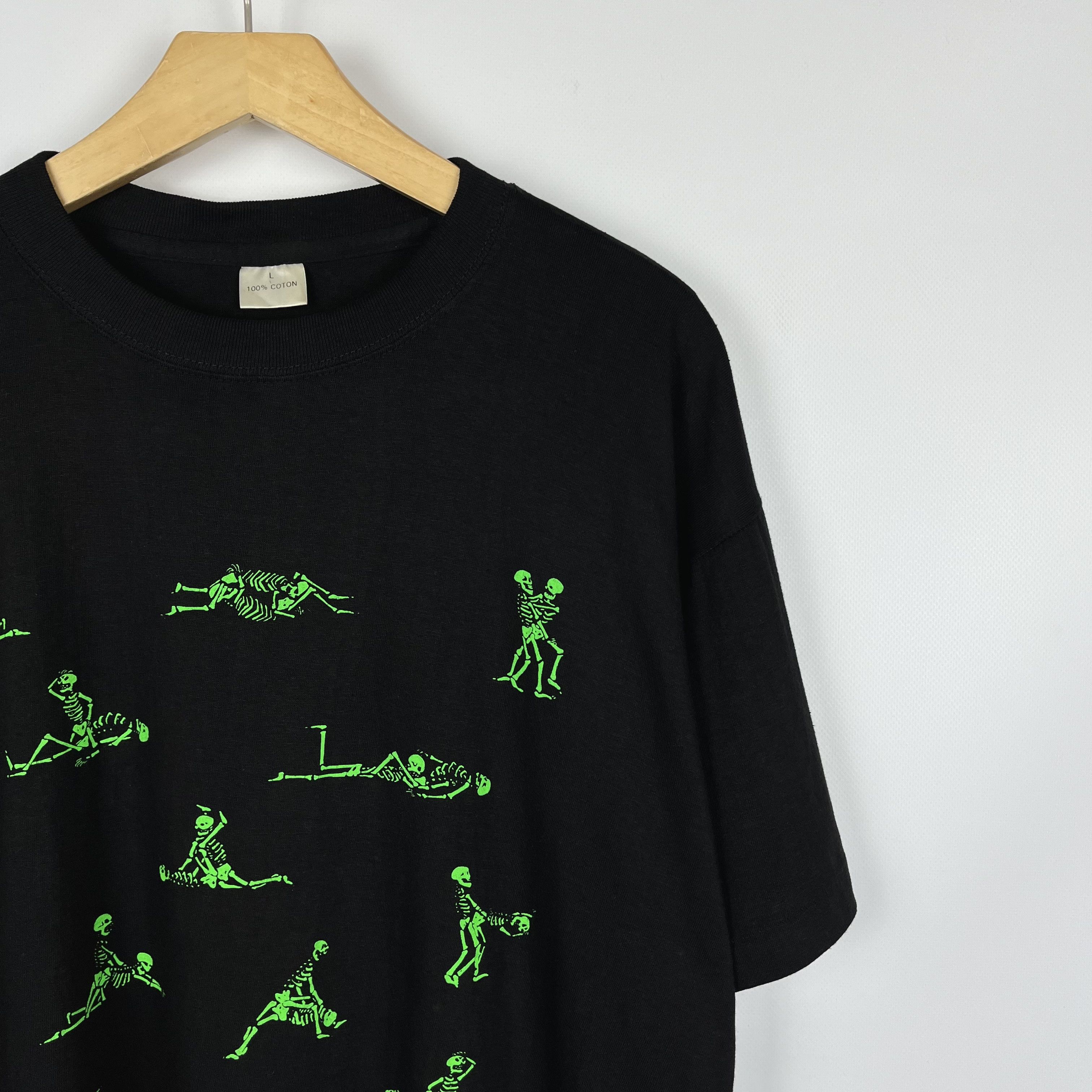 Vintage Vintage Bone In Love Sex Adult Humor T Shirt 90’s Size US L / EU 52-54 / 3 - 2 Thumbnail