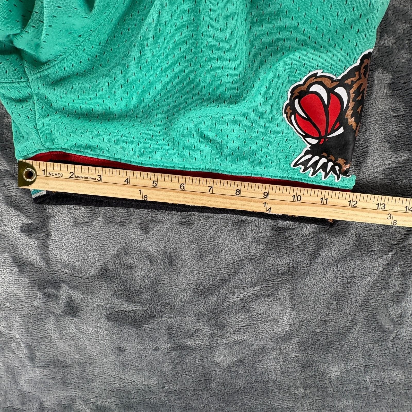 Mitchell & Ness Mitchell & Ness Vancouver Grizzlies Shorts Women S Vintage N Size 26" / US 2 / IT 38 - 11 Thumbnail
